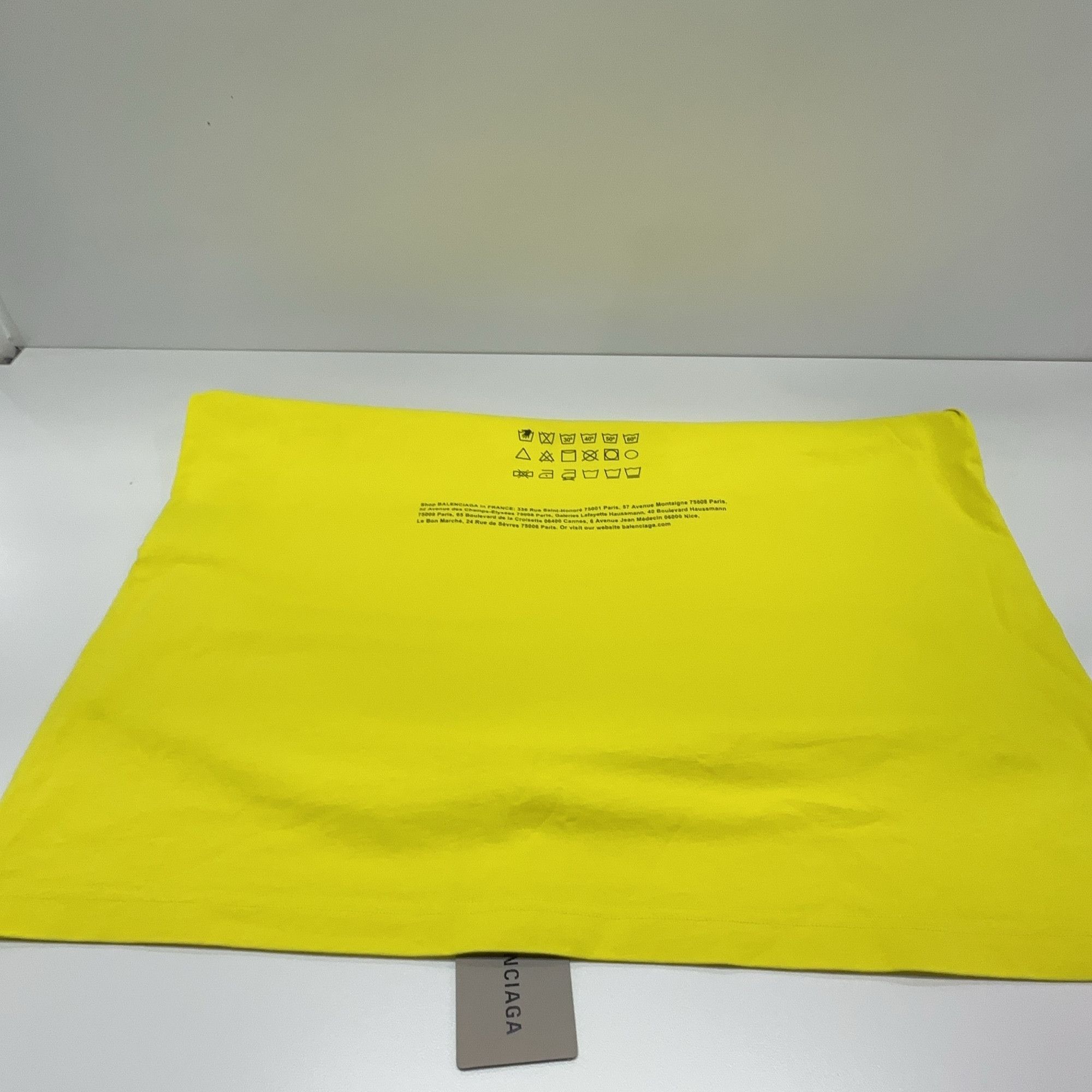 Balenciaga Balenciaga Paris Graphic T-Shirt Yellow Size XXS Size US XXS / EU 40 - 14 Thumbnail