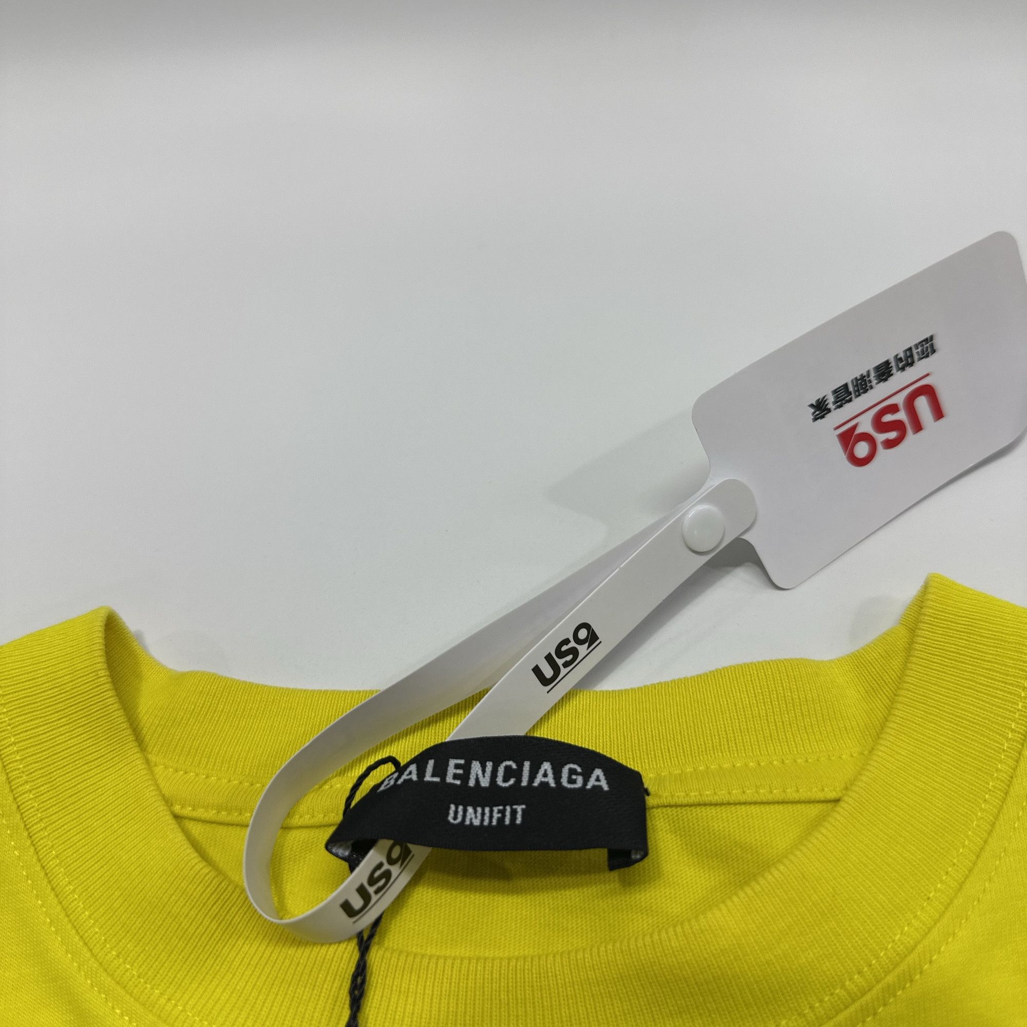 Balenciaga Balenciaga Paris Graphic T-Shirt Yellow Size XXS Size US XXS / EU 40 - 3 Thumbnail