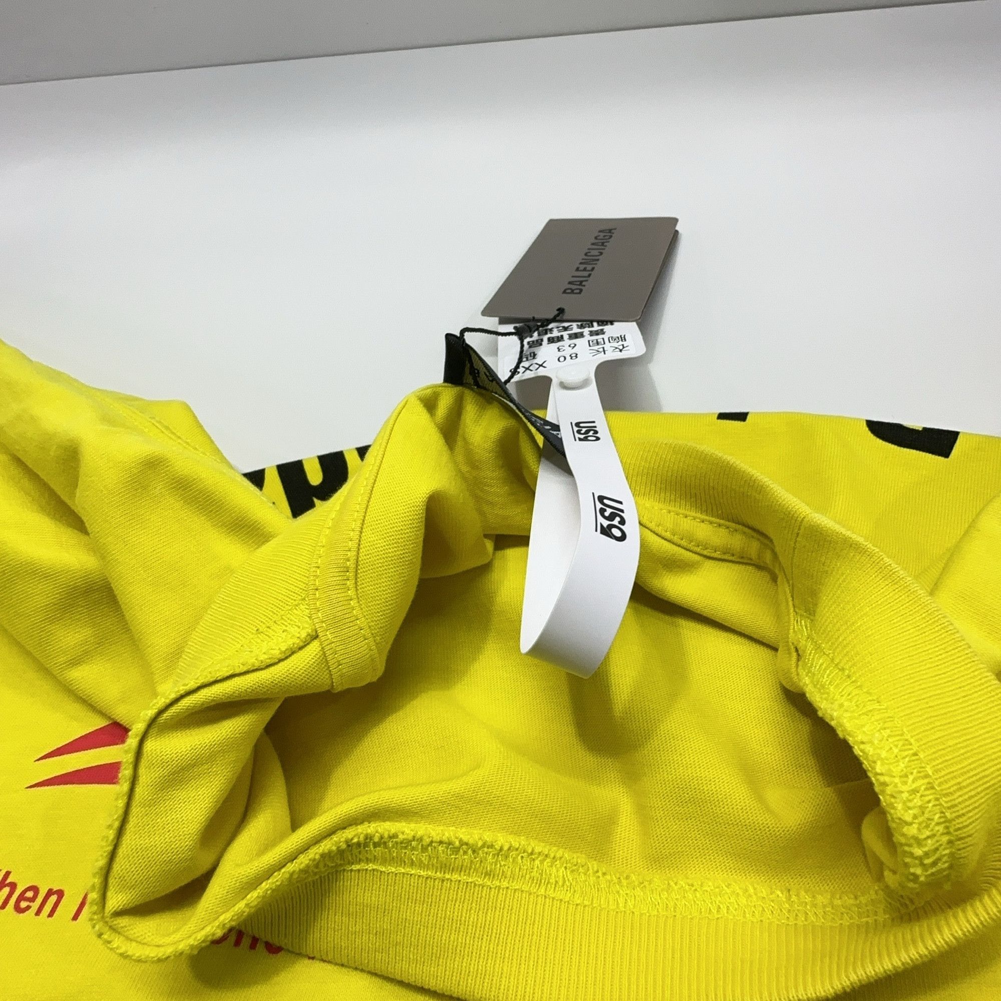 Balenciaga Balenciaga Paris Graphic T-Shirt Yellow Size XXS Size US XXS / EU 40 - 7 Thumbnail