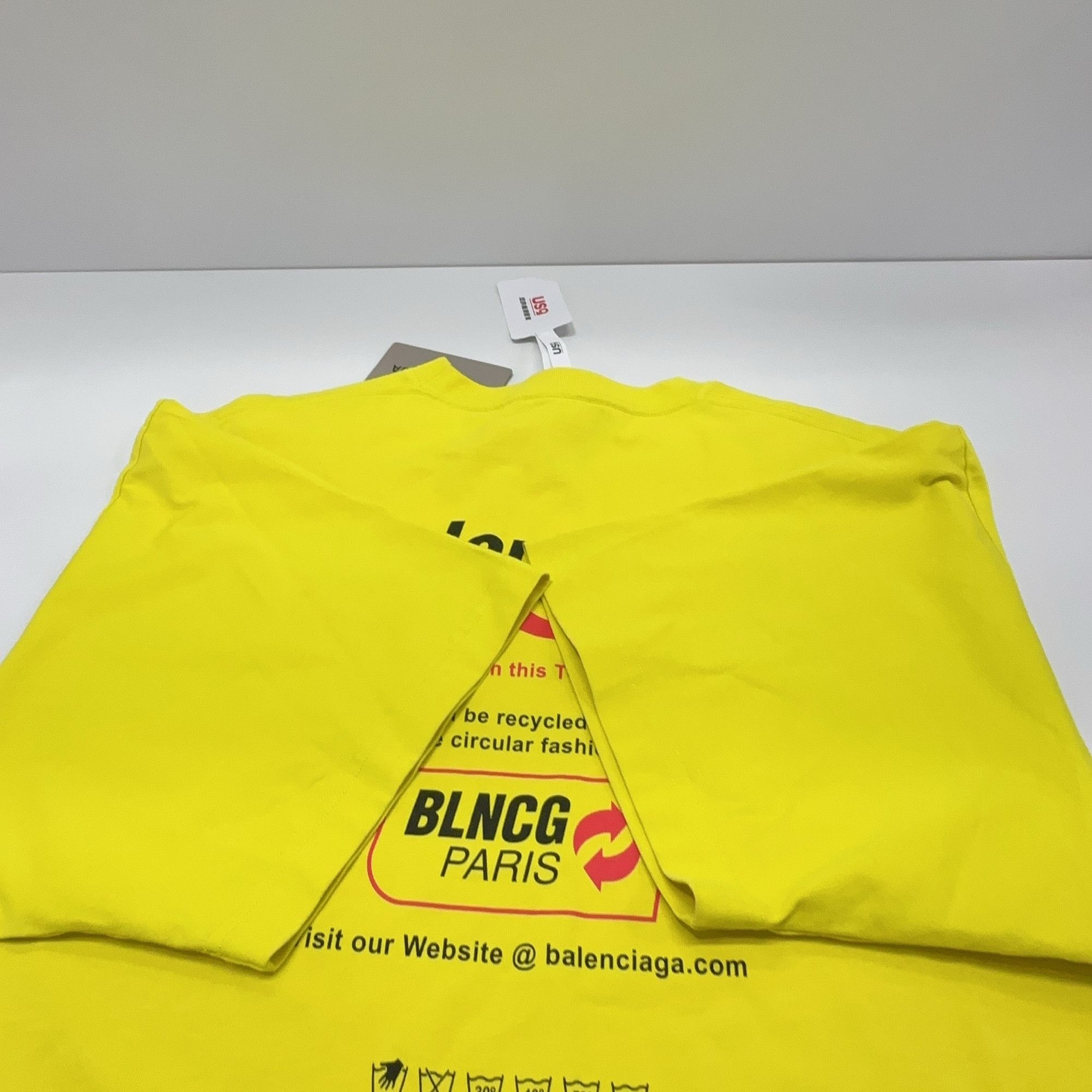 Balenciaga Balenciaga Paris Graphic T-Shirt Yellow Size XXS Size US XXS / EU 40 - 12 Thumbnail