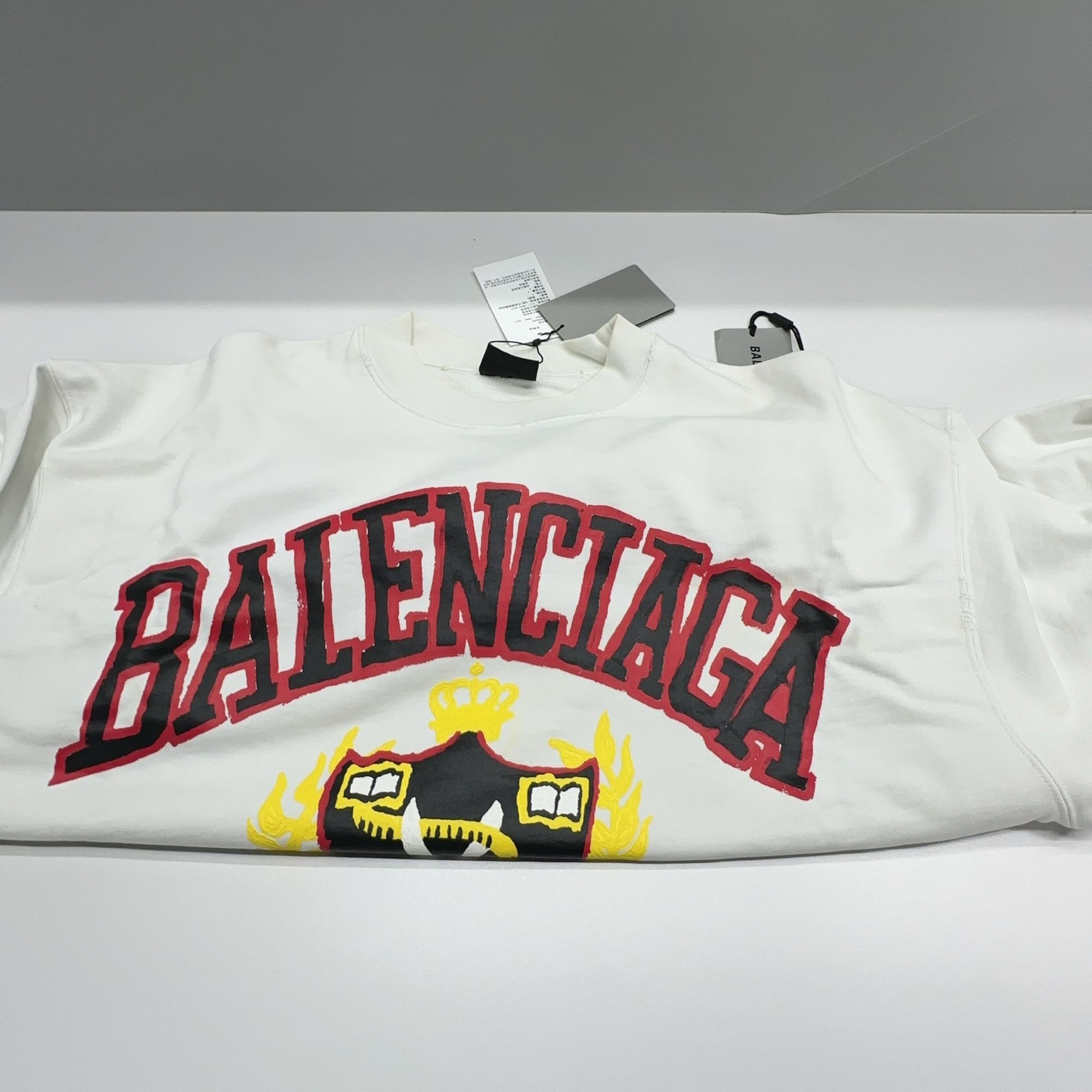 Balenciaga Balenciaga Shield Logo Crewneck Sweatshirt XS Size US XS / EU 42 / 0 - 8 Thumbnail