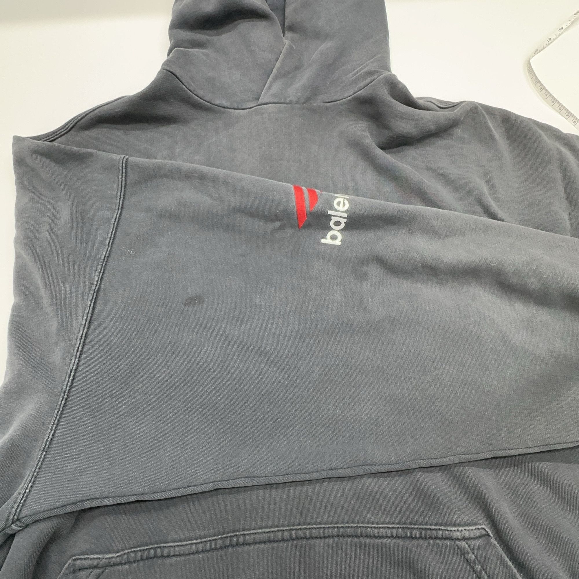Balenciaga Balenciaga Logo Hoodie Size S Size US S / EU 44-46 / 1 - 7 Thumbnail