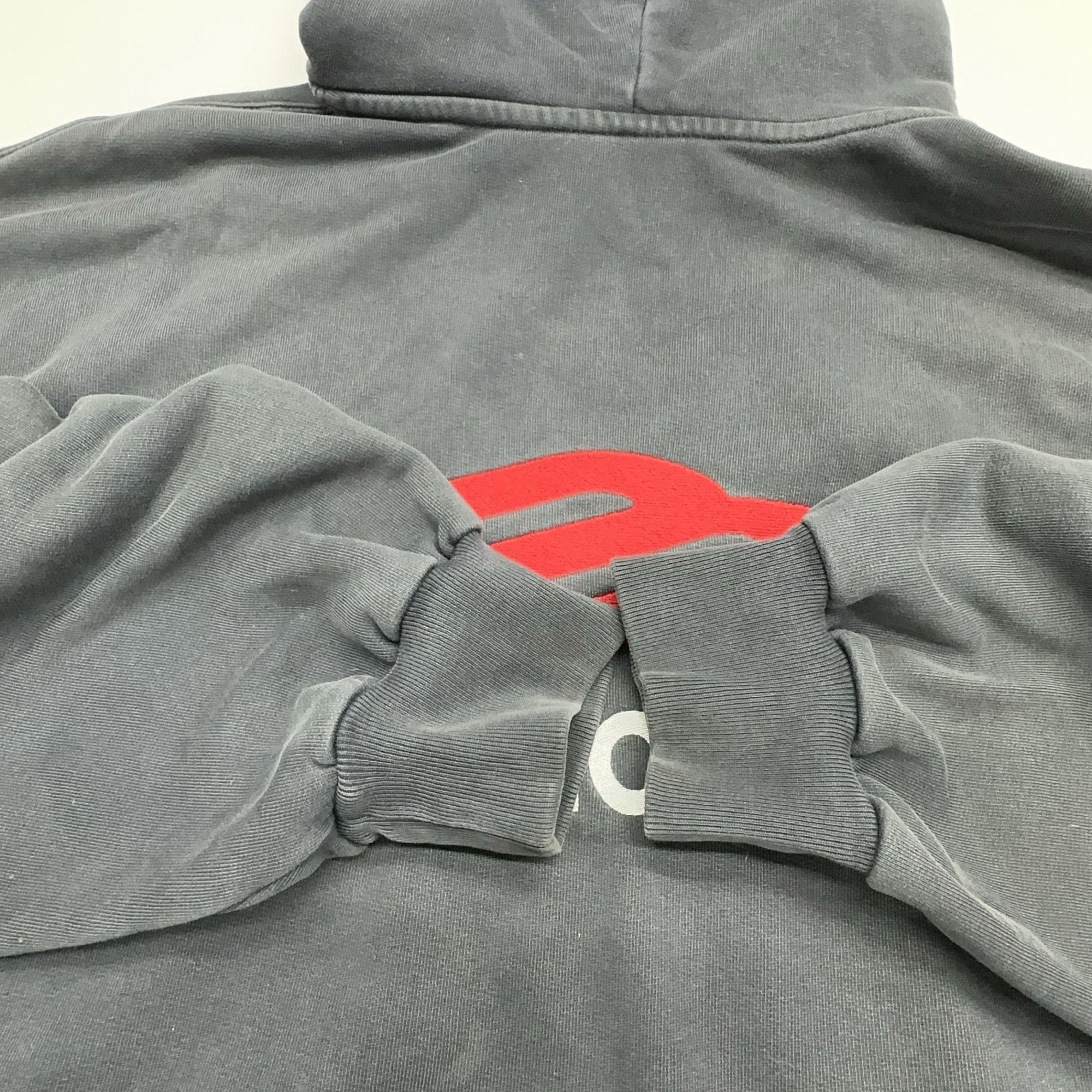 Balenciaga Balenciaga Logo Hoodie Size S Size US S / EU 44-46 / 1 - 13 Thumbnail