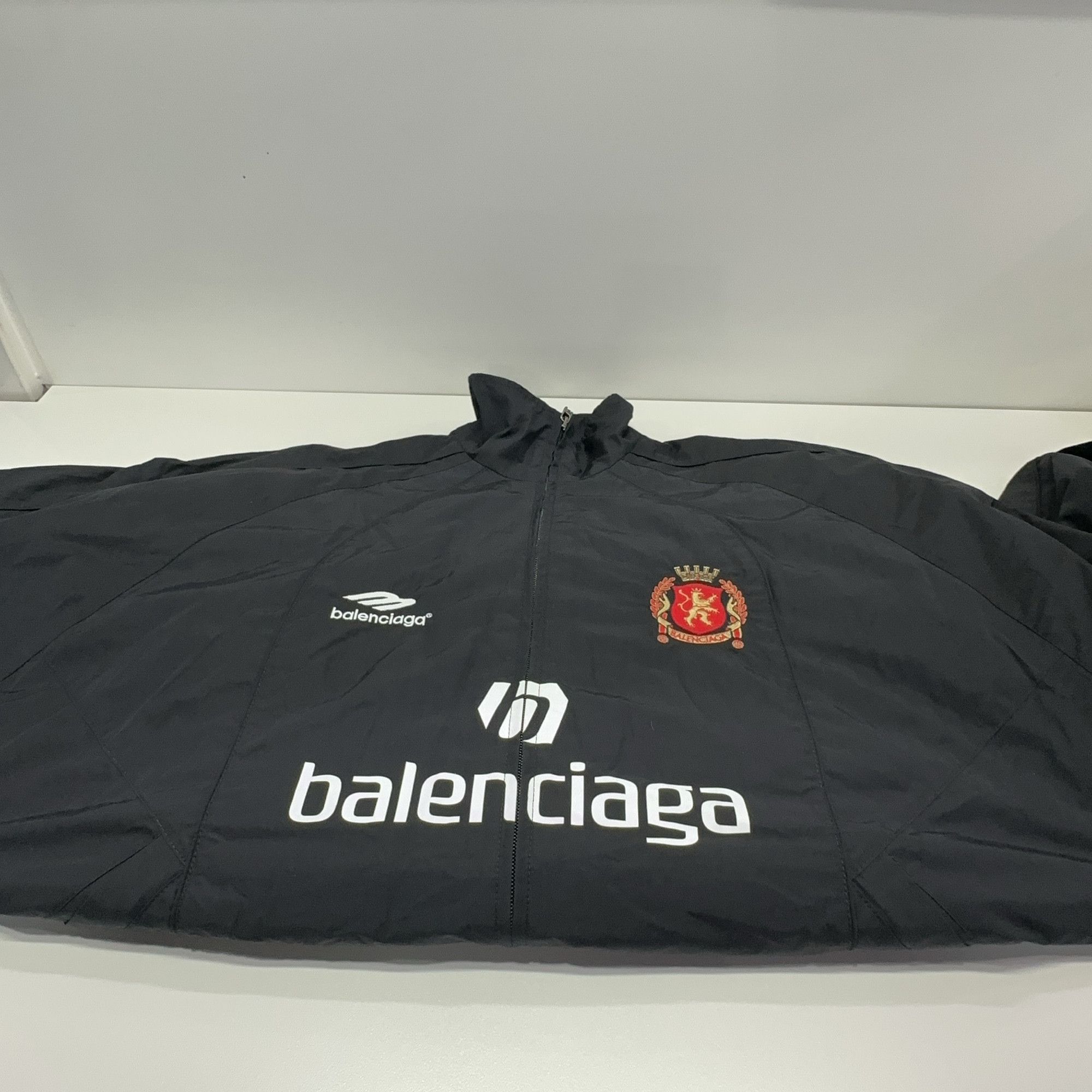 Balenciaga Balenciaga Dubai Logo Light Jacket Size S Size US S / EU 44-46 / 1 - 9 Thumbnail