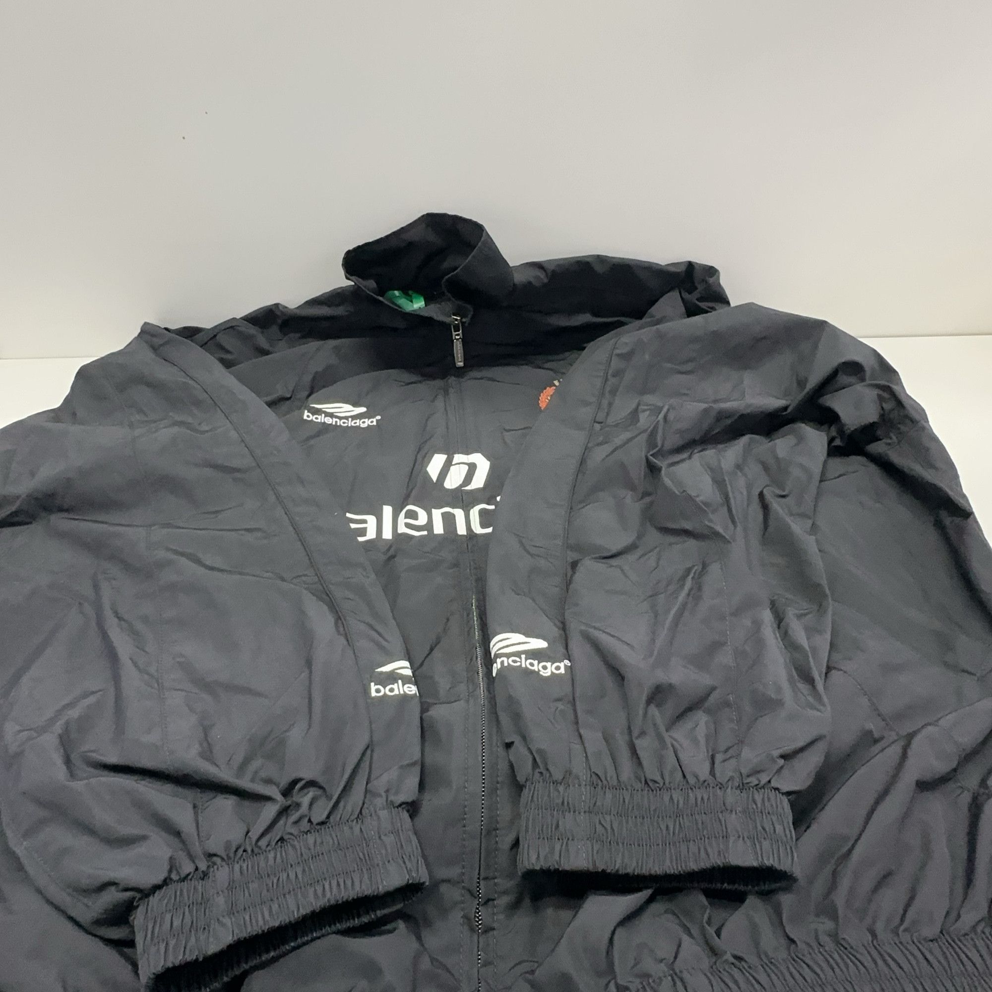 Balenciaga Balenciaga Dubai Logo Light Jacket Size S Size US S / EU 44-46 / 1 - 12 Thumbnail