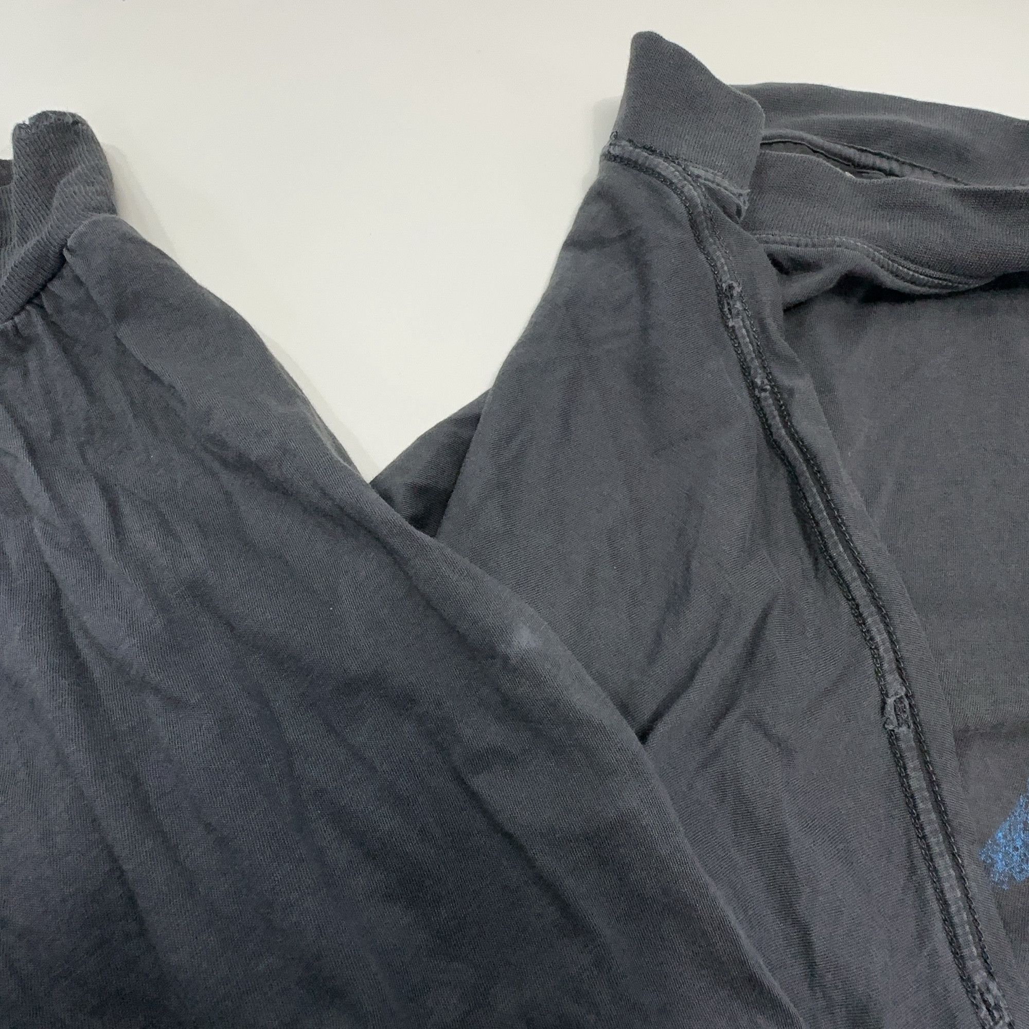 Balenciaga Balenciaga Logo Graphic Long Sleeve T-Shirt Size S Size US S / EU 44-46 / 1 - 7 Thumbnail