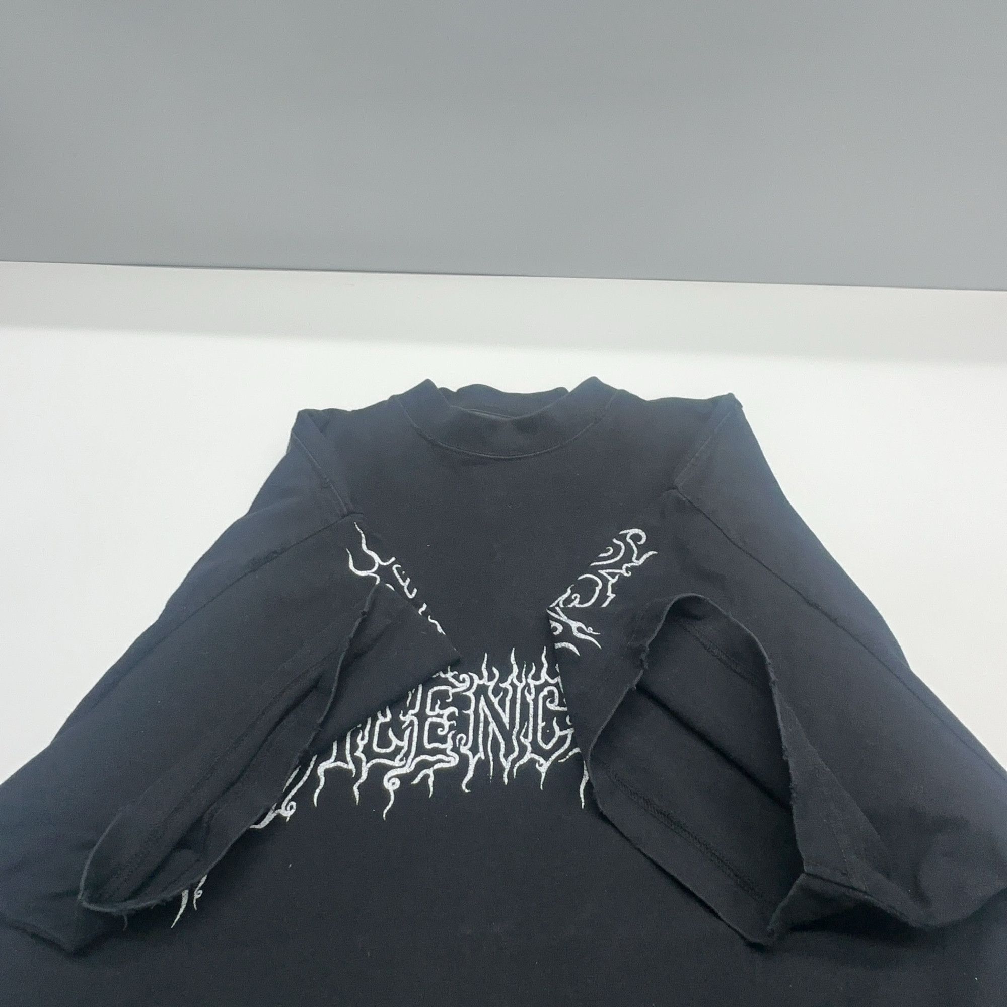 Balenciaga Balenciaga Gothic Logo T-Shirt Size L Size US L / EU 52-54 / 3 - 10 Thumbnail