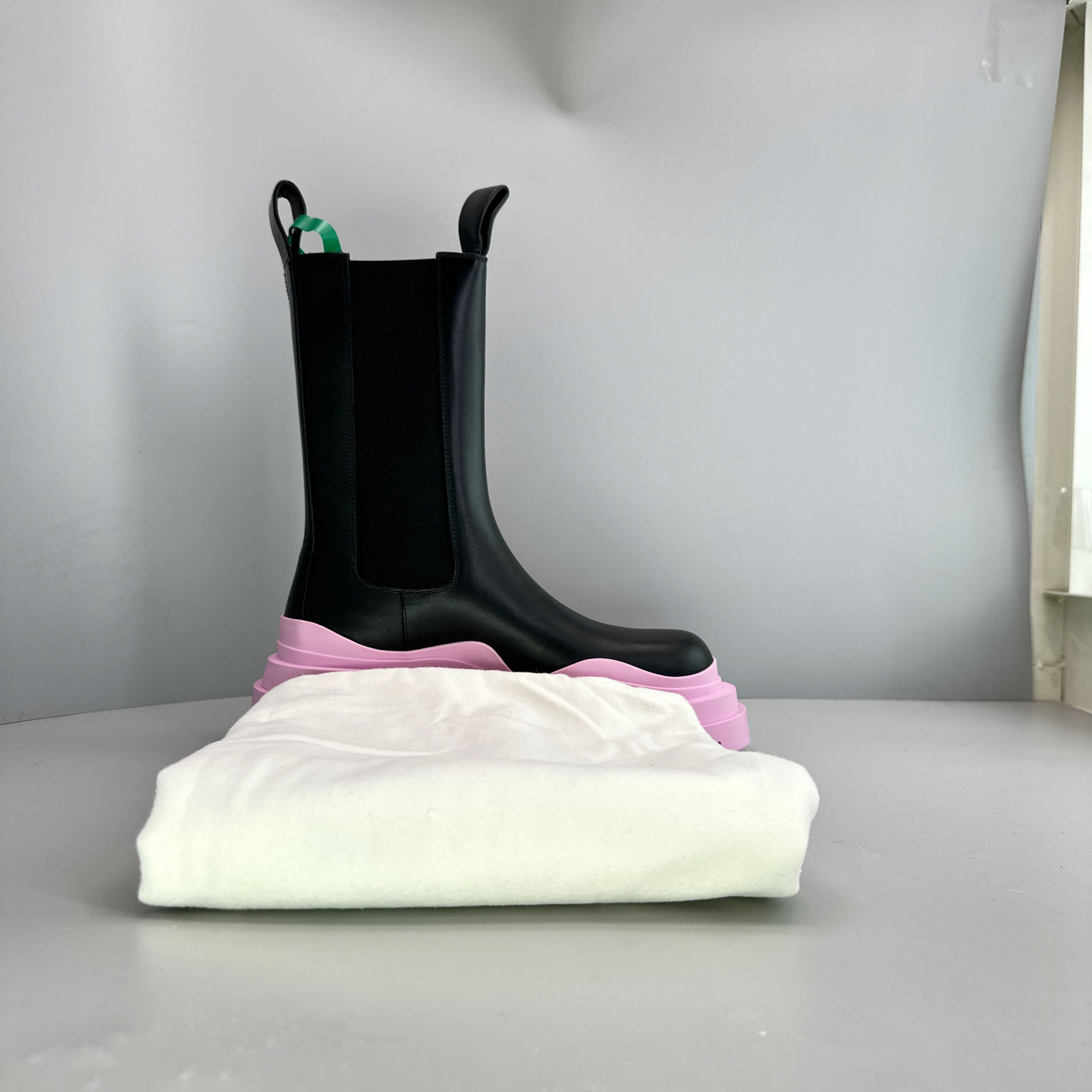 Bottega Veneta Bottega Veneta Black Pink Tire Chelsea Boots Size 36 Size US 6 / IT 36 - 10 Thumbnail