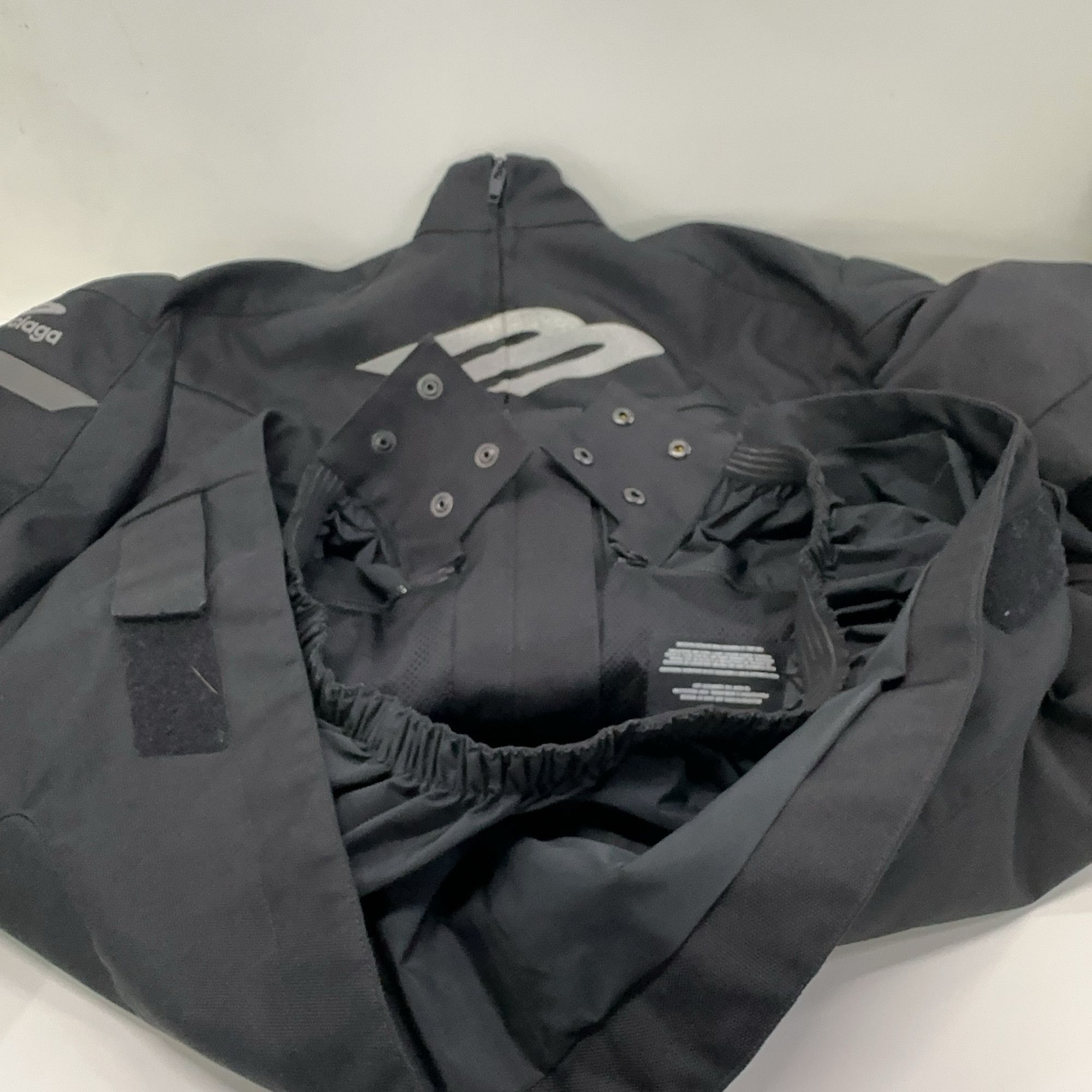 Balenciaga Balenciaga Skiwear Logo Tech Jacket Size 44 Size US S / EU 44-46 / 1 - 9 Thumbnail