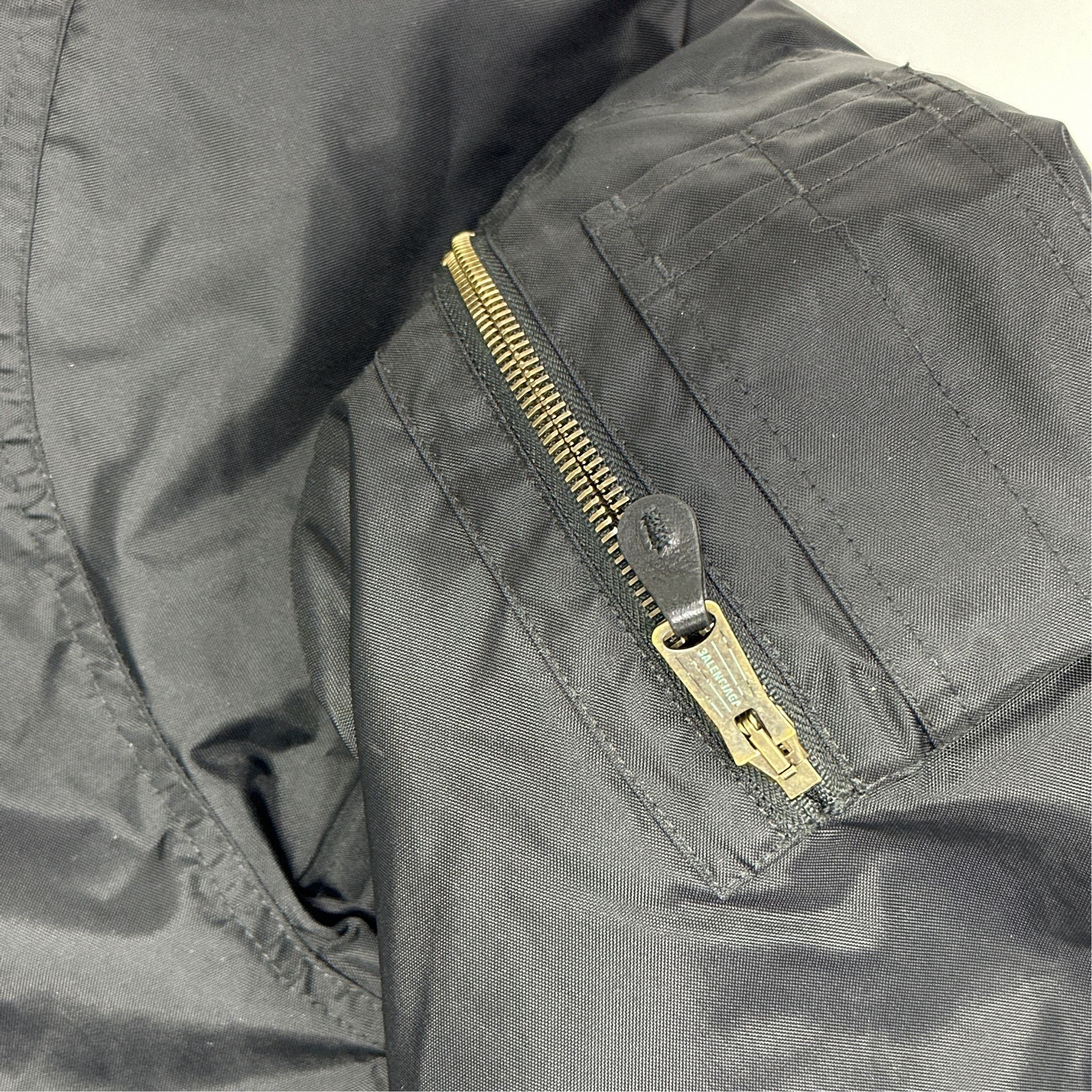 Balenciaga Balenciaga Logo Patch Bomber Jacket Size 44 Size US S / EU 44-46 / 1 - 6 Thumbnail
