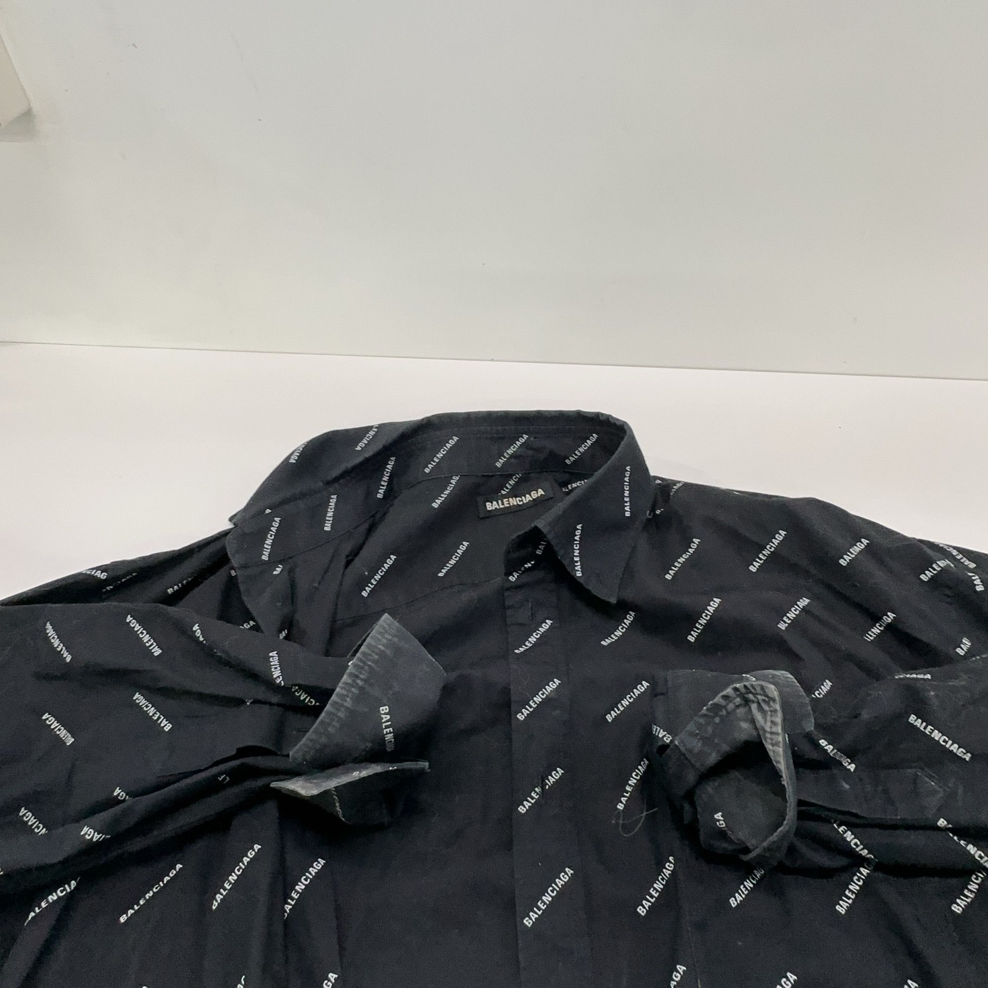 Balenciaga Balenciaga All Over Logo Print Shirt Size 38 Size US S / EU 44-46 / 1 - 8 Thumbnail