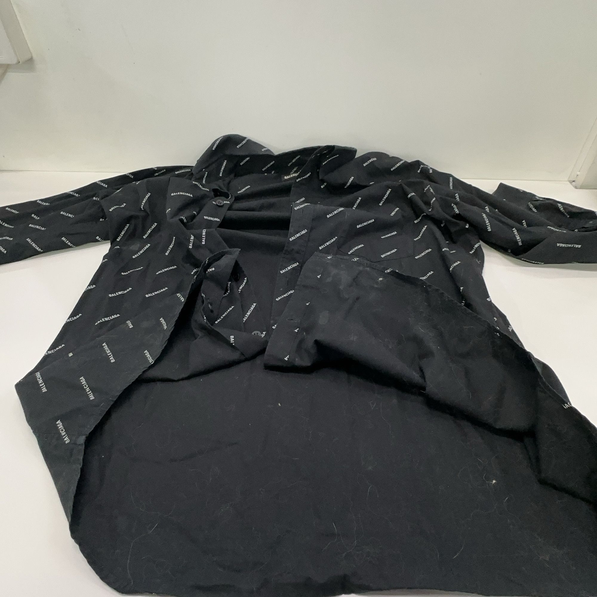 Balenciaga Balenciaga All Over Logo Print Shirt Size 38 Size US S / EU 44-46 / 1 - 7 Thumbnail