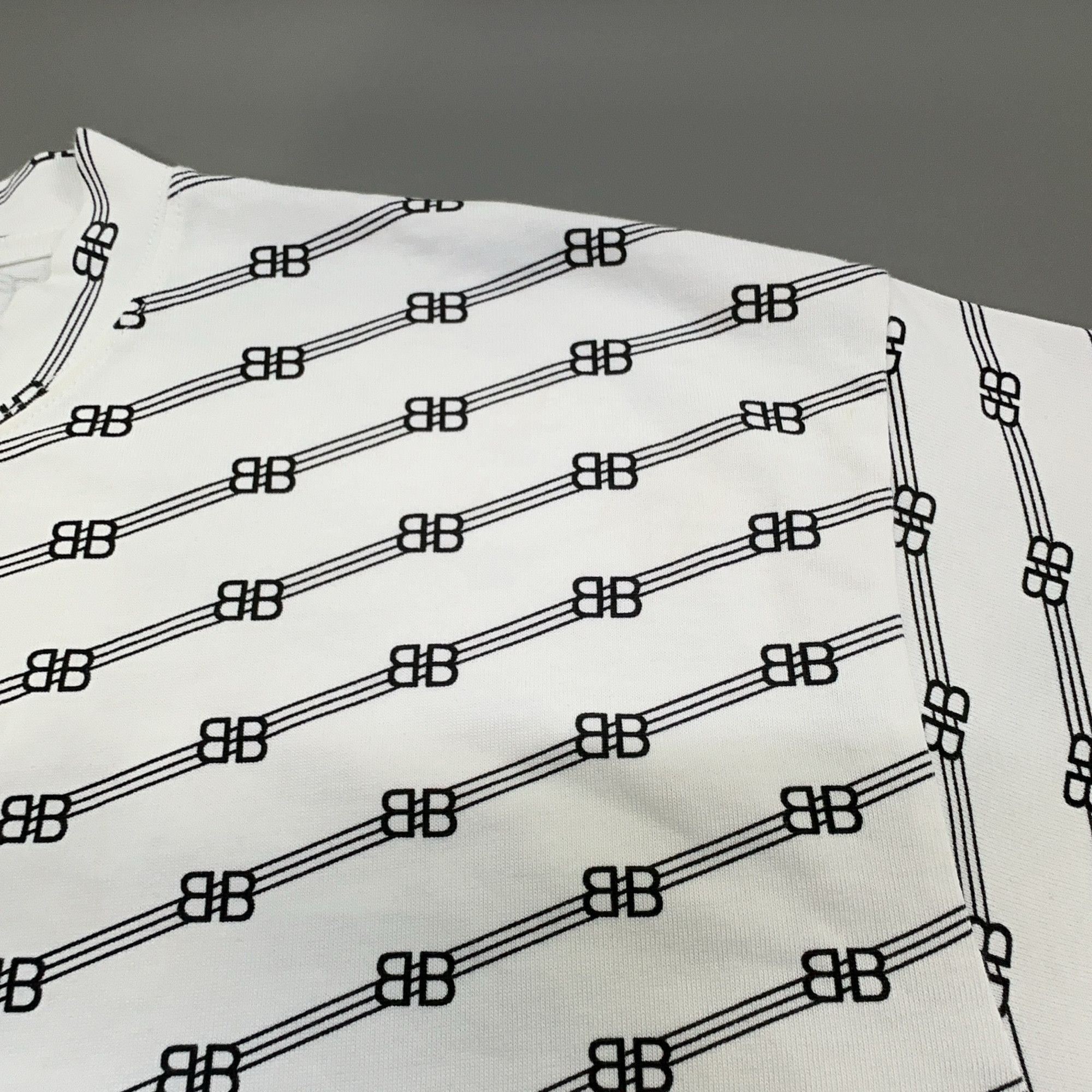 Balenciaga Balenciaga All Over Logo T-Shirt Size L Size US L / EU 52-54 / 3 - 6 Thumbnail