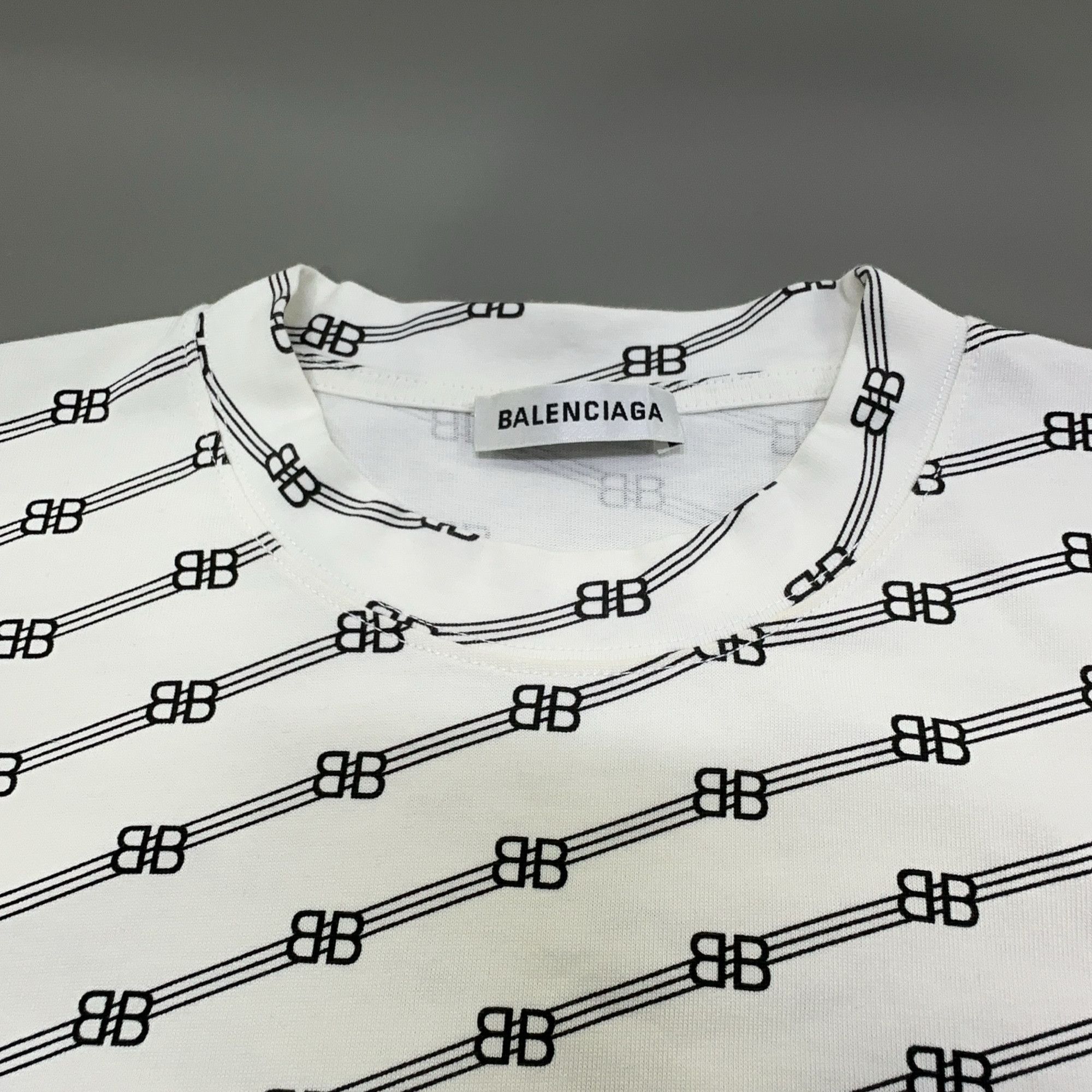 Balenciaga Balenciaga All Over Logo T-Shirt Size L Size US L / EU 52-54 / 3 - 7 Thumbnail