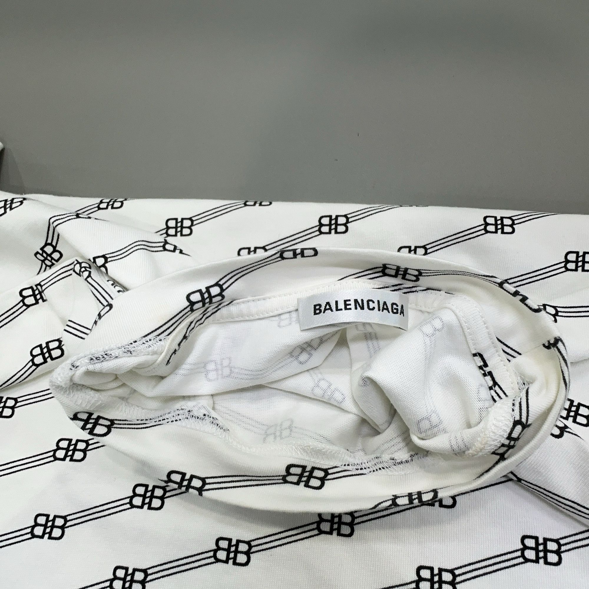 Balenciaga Balenciaga All Over Logo T-Shirt Size L Size US L / EU 52-54 / 3 - 5 Thumbnail