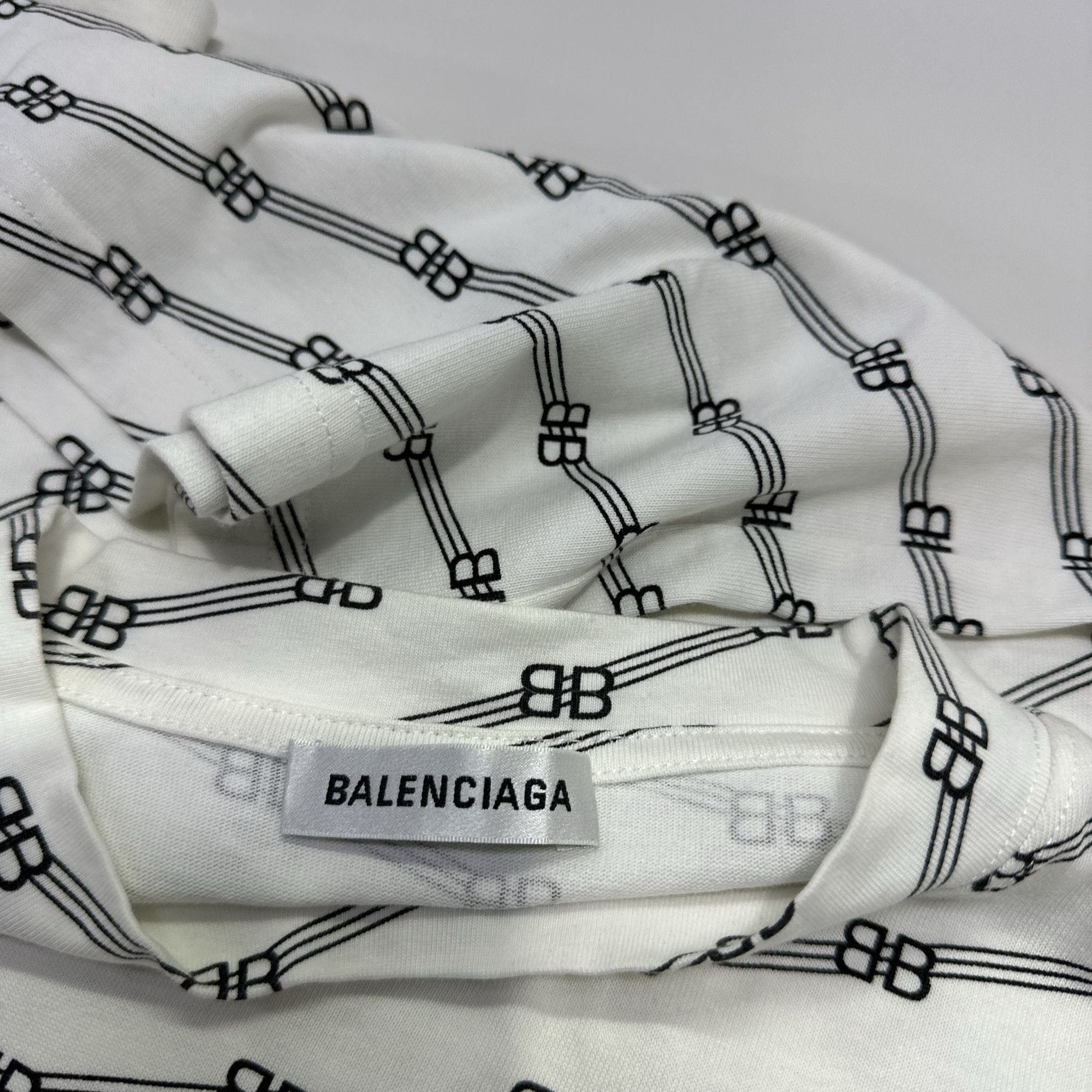 Balenciaga Balenciaga All Over Logo T-Shirt Size L Size US L / EU 52-54 / 3 - 3 Thumbnail