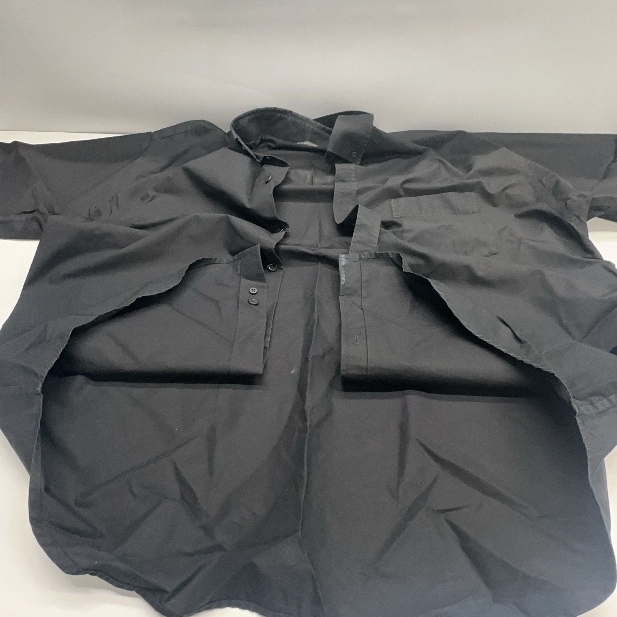 Balenciaga Balenciaga Back Logo Short Sleeve Shirt Size 37 Size US S / EU 44-46 / 1 - 13 Thumbnail