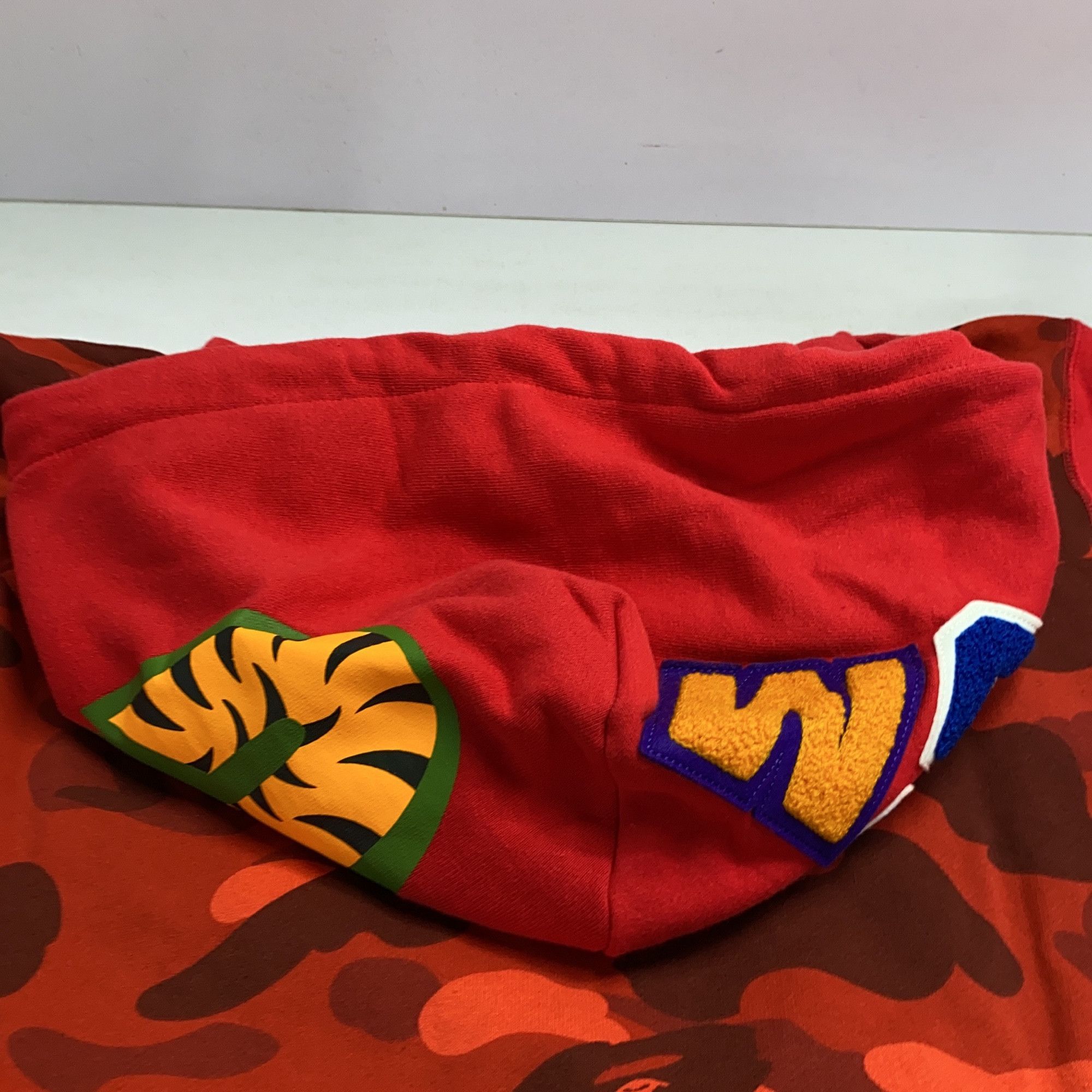 Bape A Bathing Ape Shark Camo Hoodie Size L Size US L / EU 52-54 / 3 - 6 Thumbnail