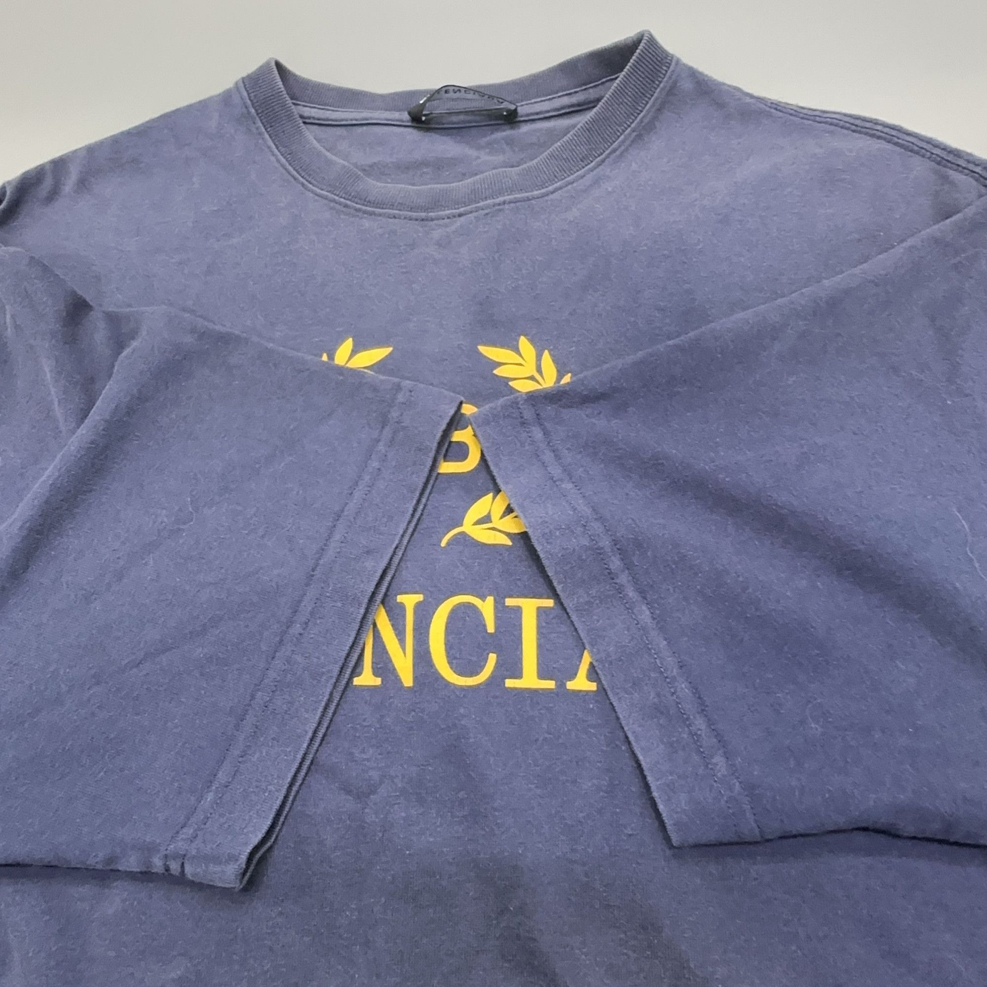 Balenciaga Balenciaga Laurel Logo T-Shirt Size XS Size US XS / EU 42 / 0 - 7 Thumbnail