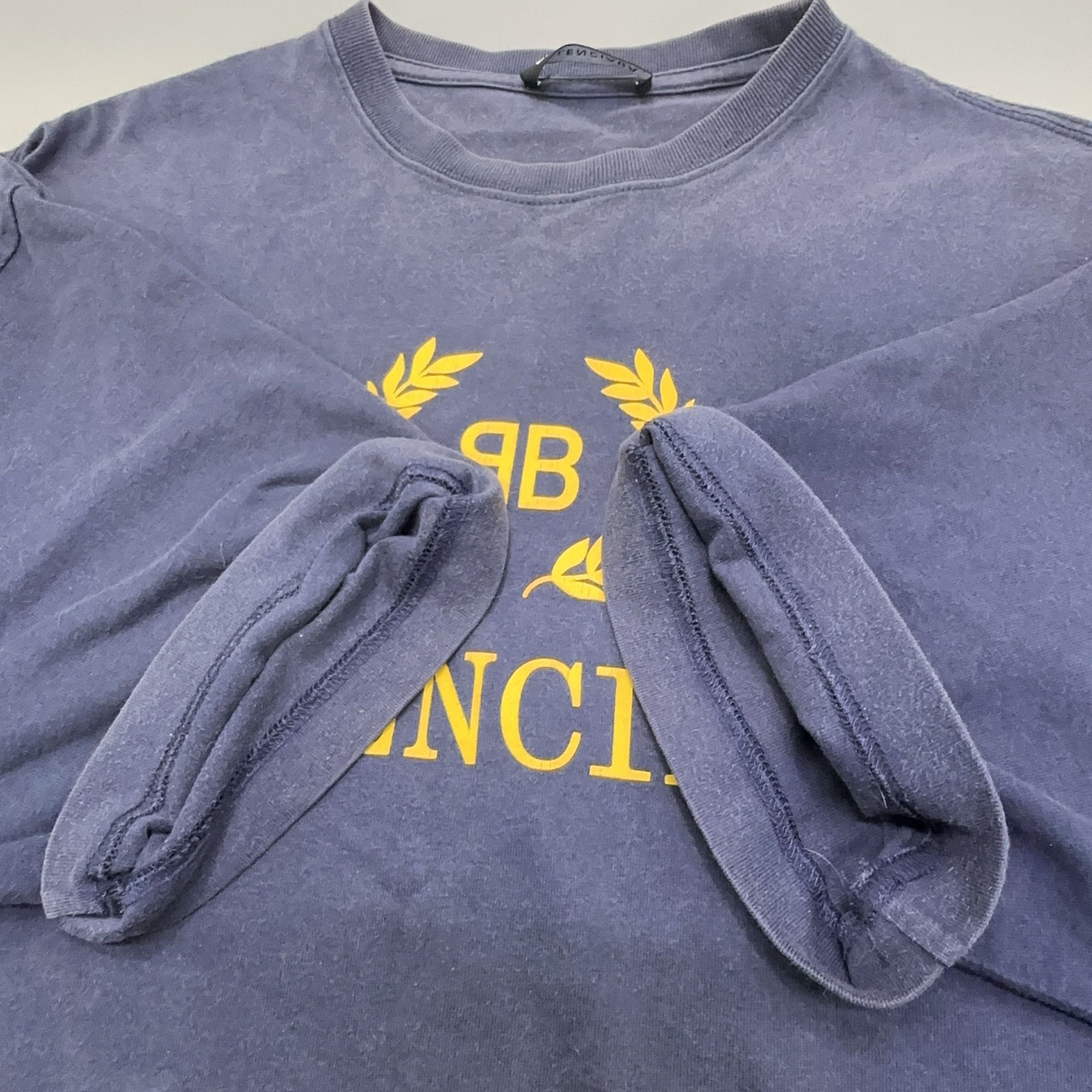 Balenciaga Balenciaga Laurel Logo T-Shirt Size XS Size US XS / EU 42 / 0 - 8 Thumbnail