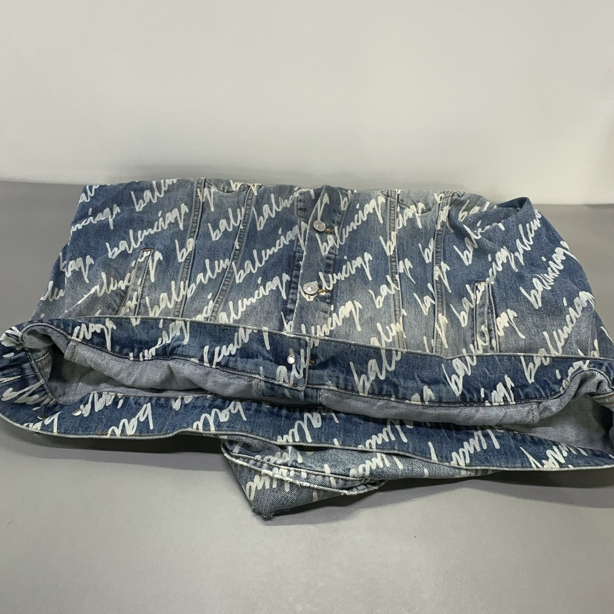 Balenciaga Balenciaga Script Print Denim Jacket US XL Size US XL / EU 56 / 4 - 9 Thumbnail
