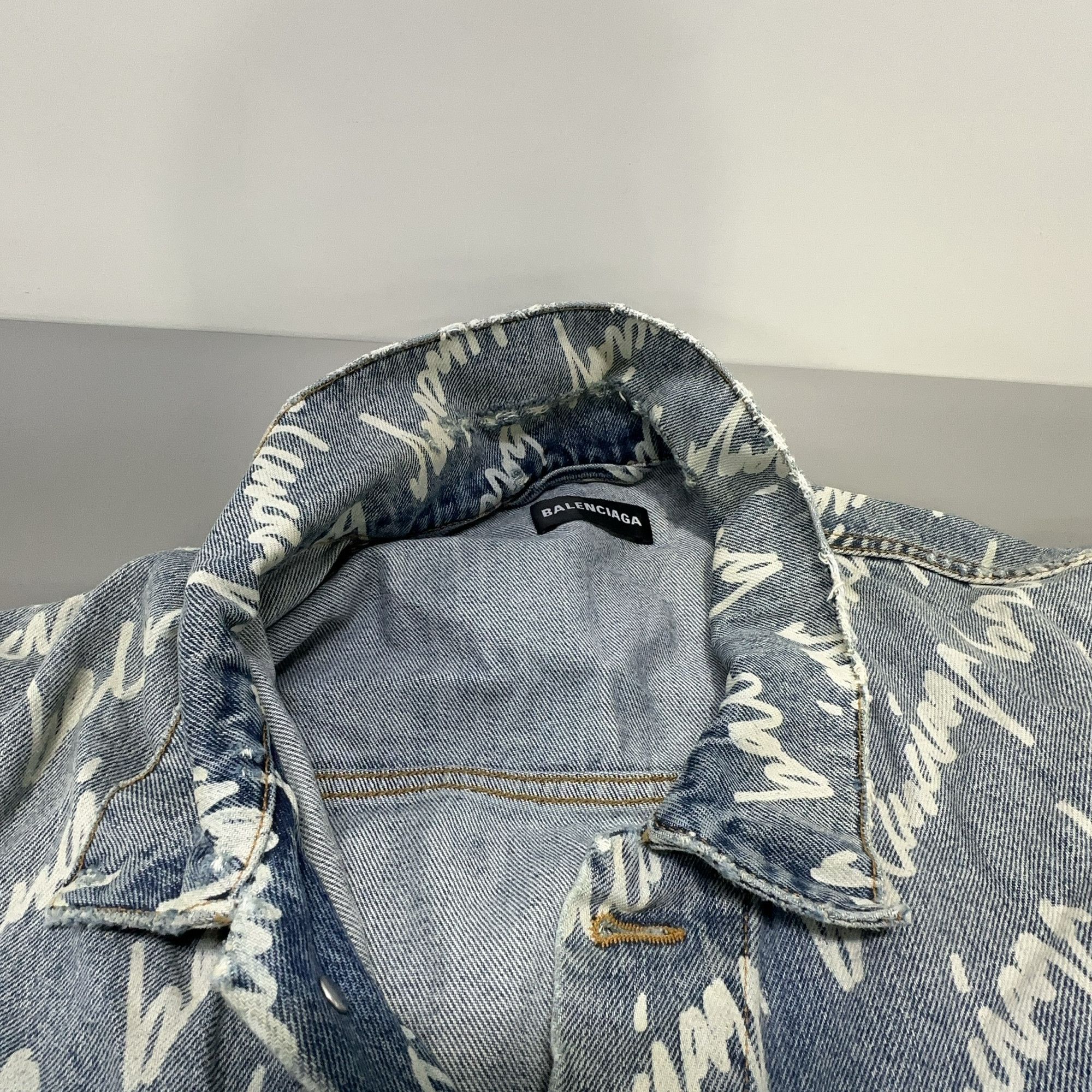 Balenciaga Balenciaga Script Print Denim Jacket US XL Size US XL / EU 56 / 4 - 6 Thumbnail