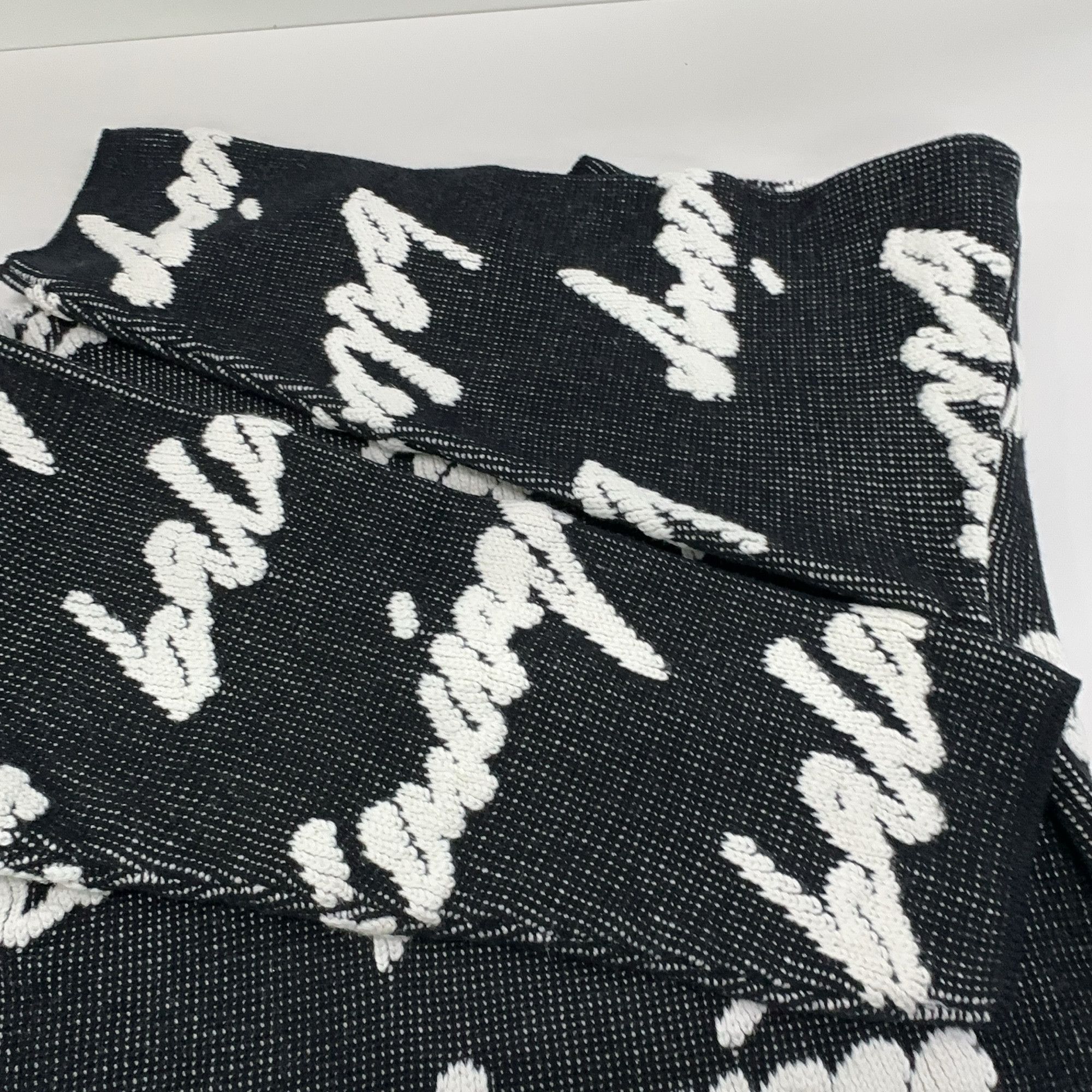 Balenciaga Balenciaga All-Over Logo Knit Sweater Size XS Size XS / US 0-2 / IT 36-38 - 9 Thumbnail