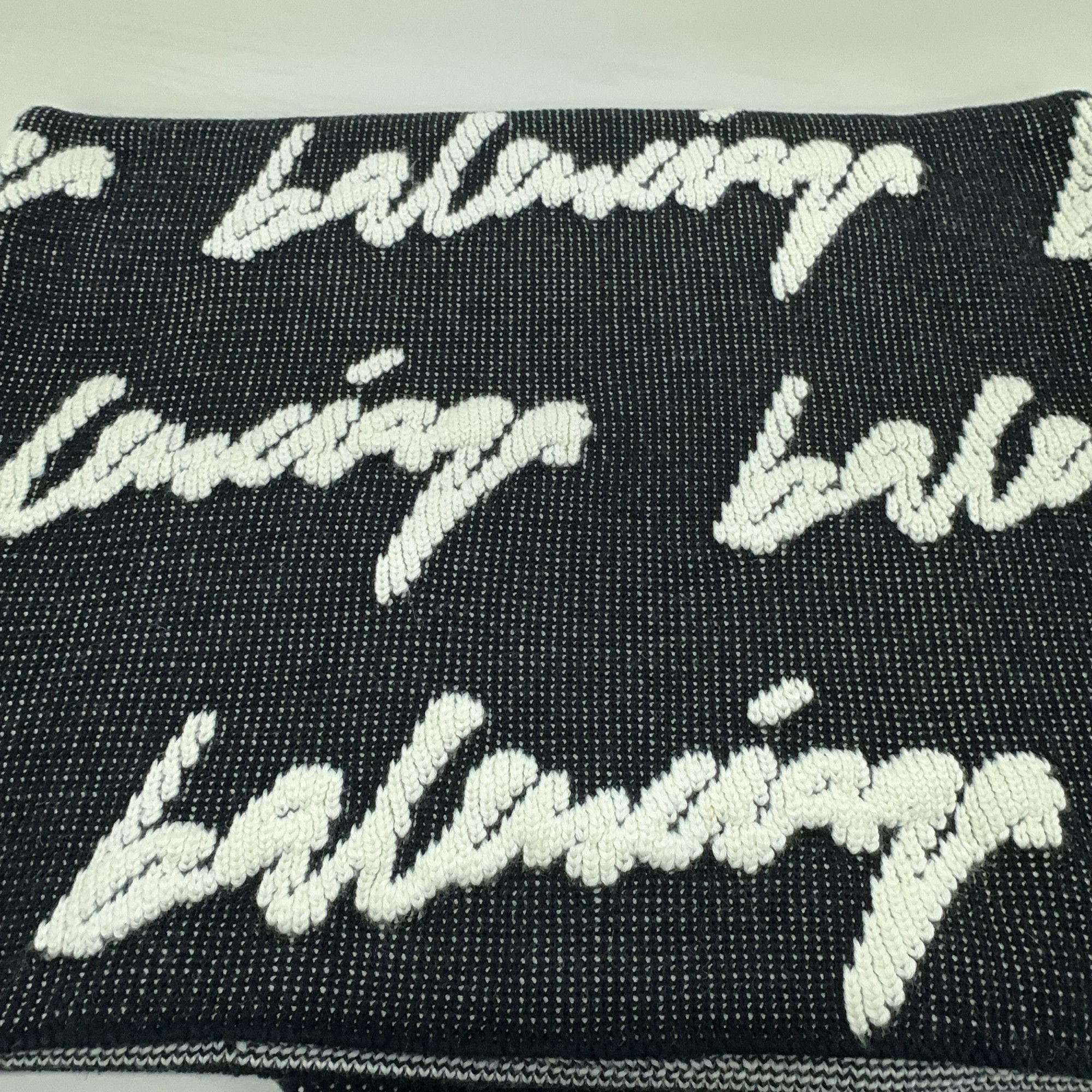 Balenciaga Balenciaga All-Over Logo Knit Sweater Size XS Size XS / US 0-2 / IT 36-38 - 6 Thumbnail