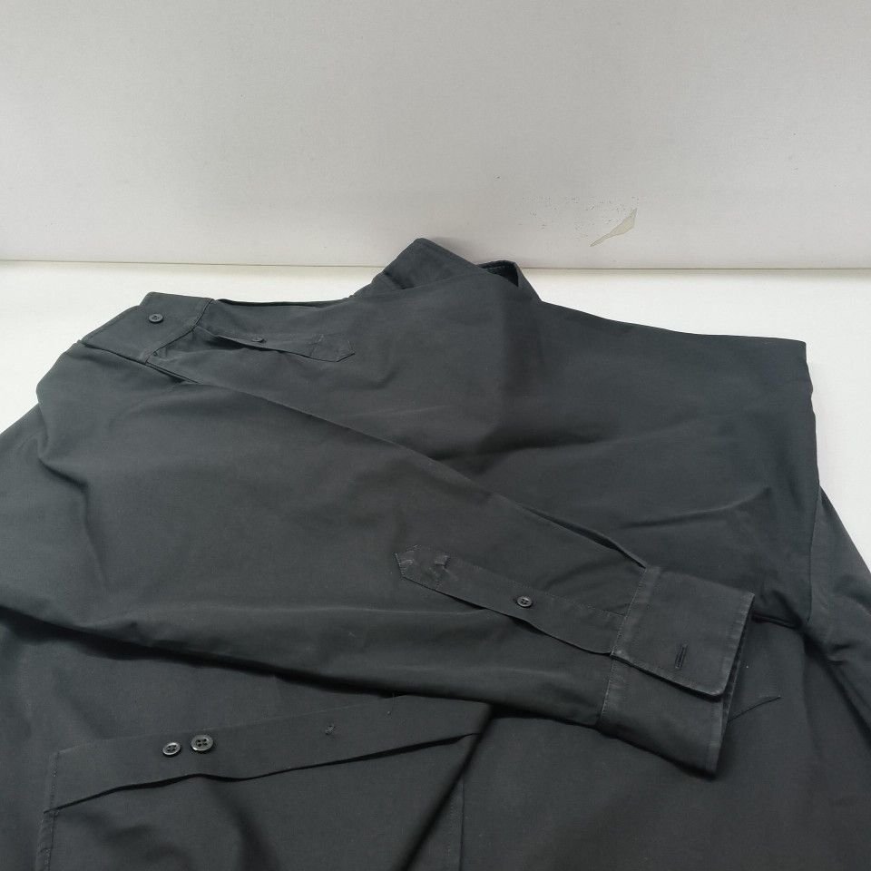 Balenciaga Balenciaga Logo Embroidered Button Up Shirt Size 37 Size US S / EU 44-46 / 1 - 9 Thumbnail