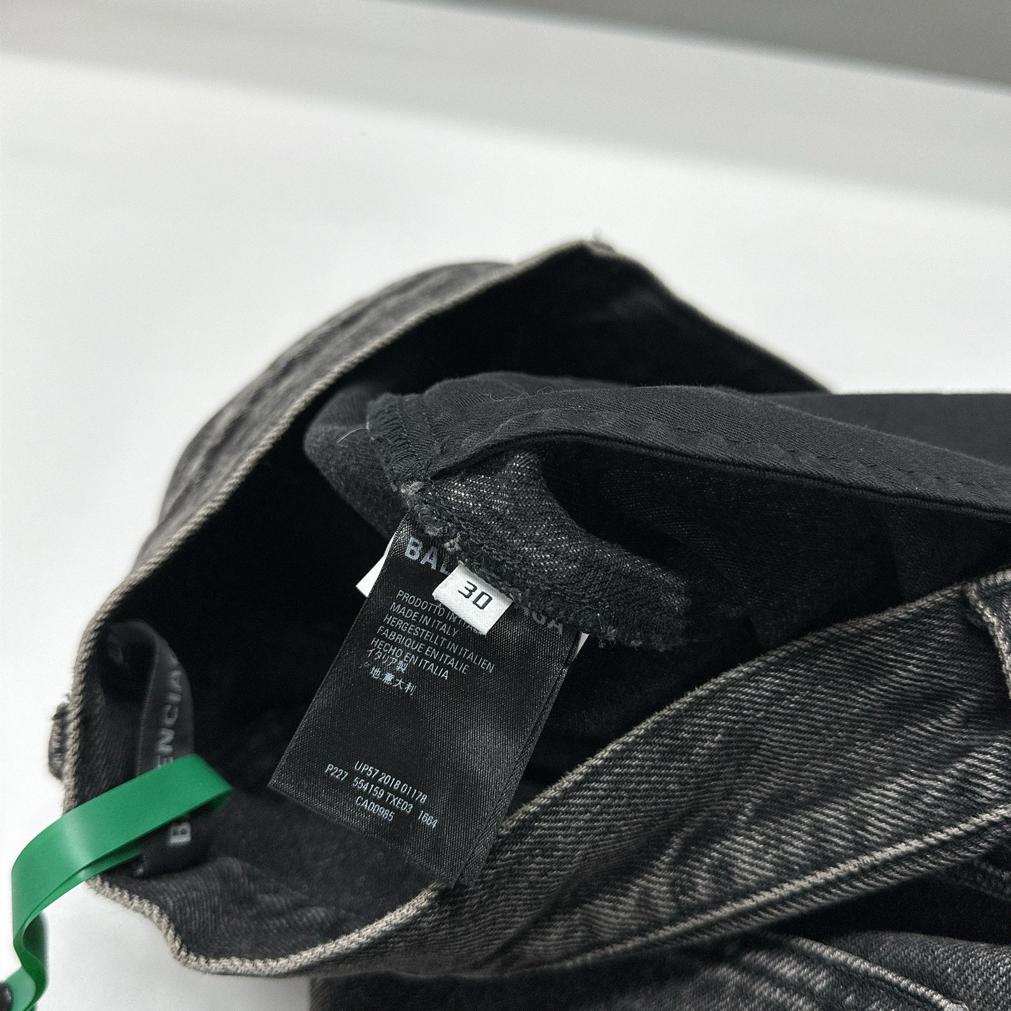 Balenciaga Balenciaga Washed Denim Jeans Size 30 Size US 30 / EU 46 - 4 Thumbnail
