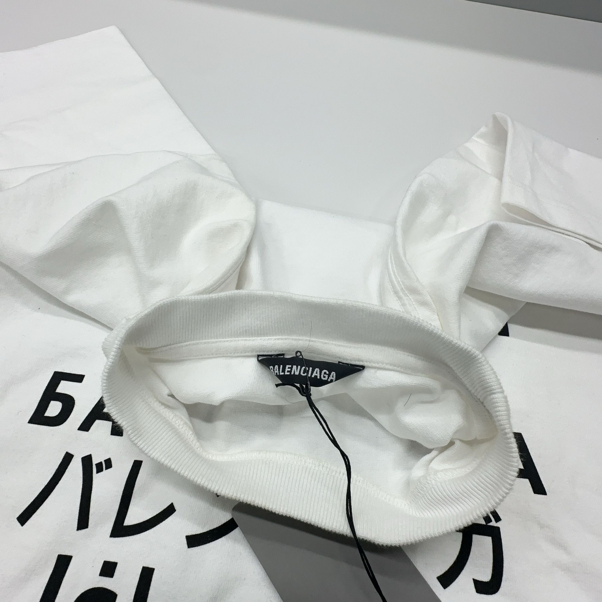 Balenciaga Balenciaga Multilingual Logo T-Shirt Size S Size US S / EU 44-46 / 1 - 6 Thumbnail