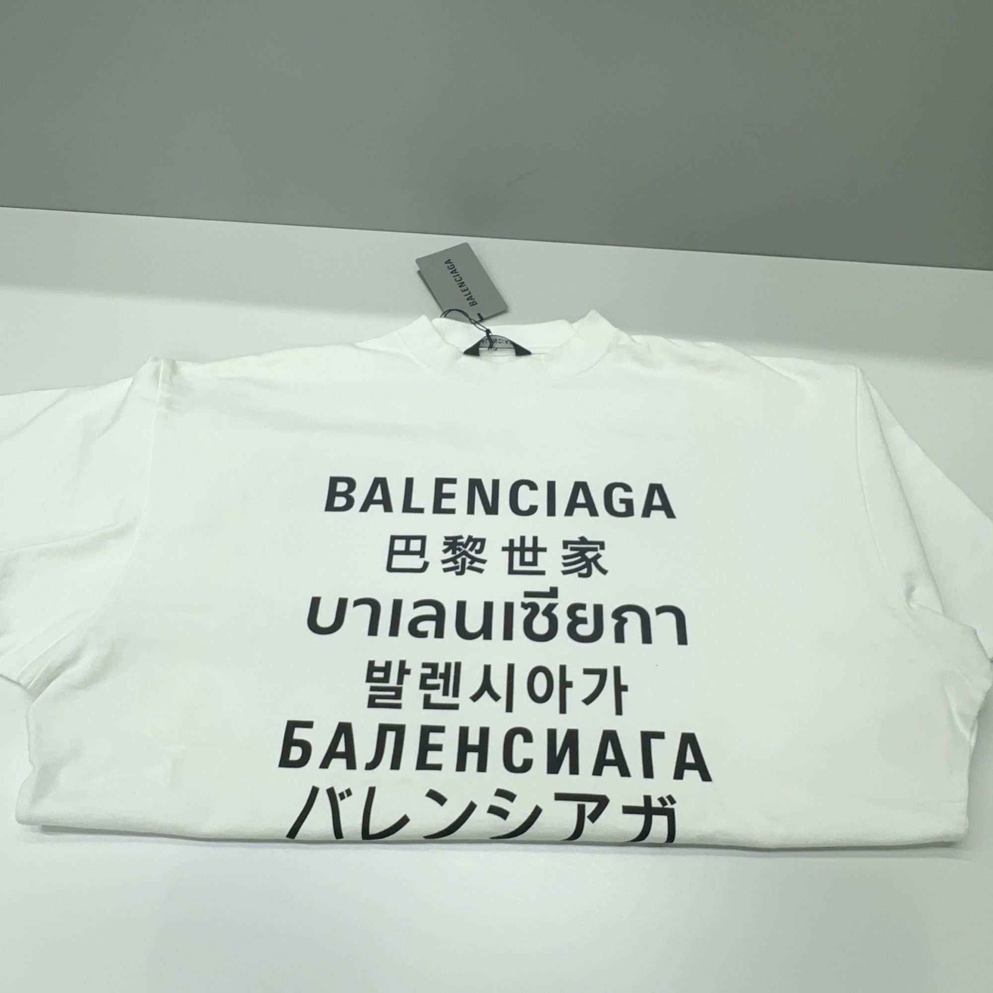 Balenciaga Balenciaga Multilingual Logo T-Shirt Size S Size US S / EU 44-46 / 1 - 7 Thumbnail