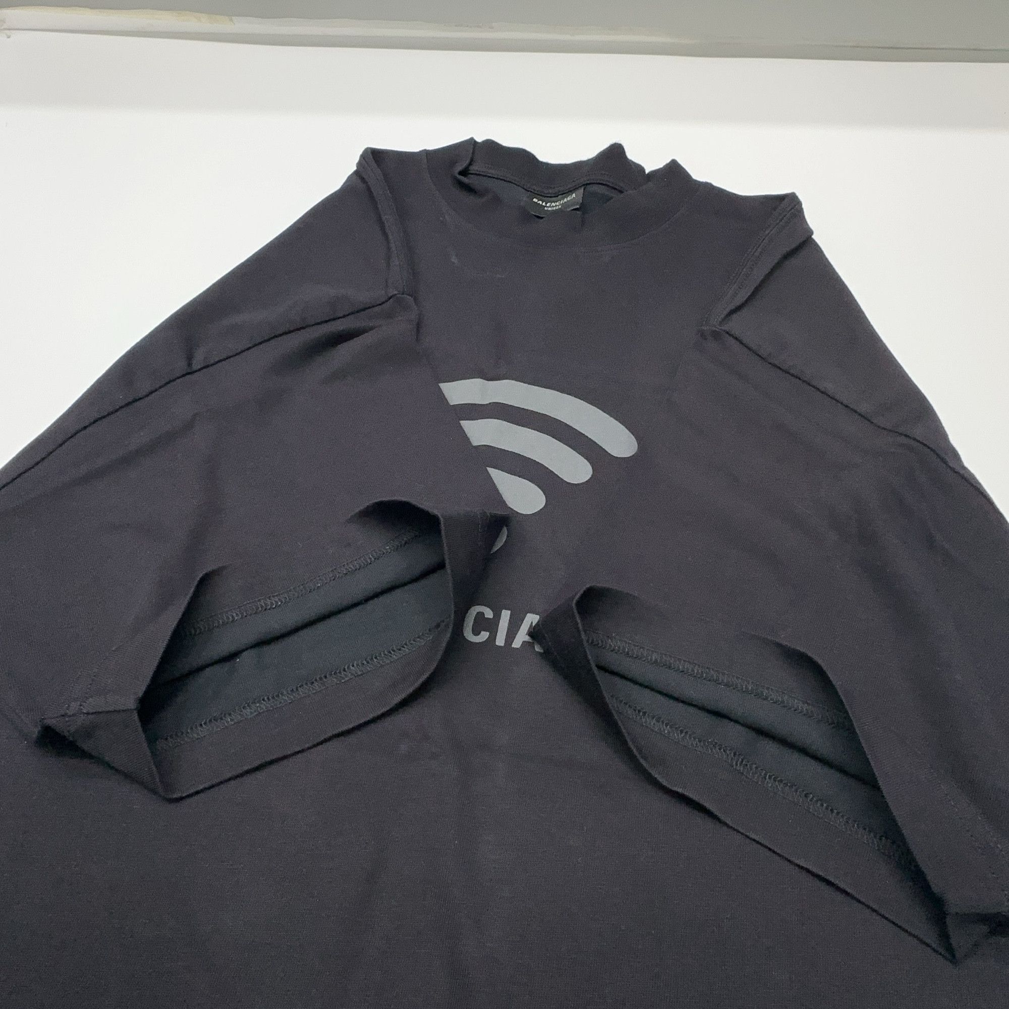 Balenciaga Balenciaga WiFi Logo T-Shirt Size XS Size US XS / EU 42 / 0 - 13 Thumbnail