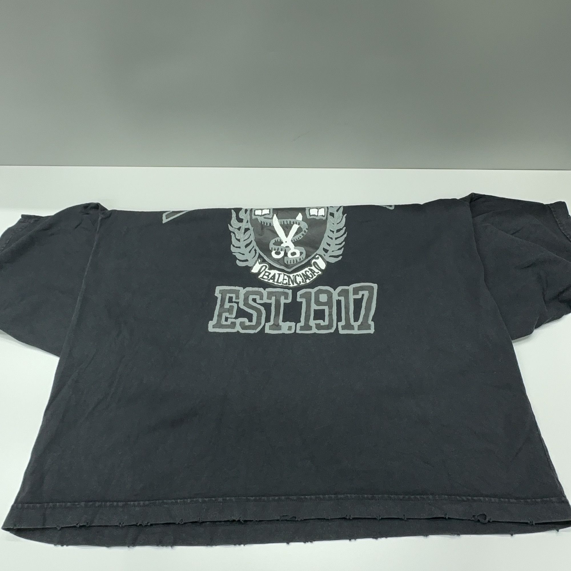 Balenciaga Balenciaga Crest Logo T-Shirt Size M Size US M / EU 48-50 / 2 - 10 Thumbnail