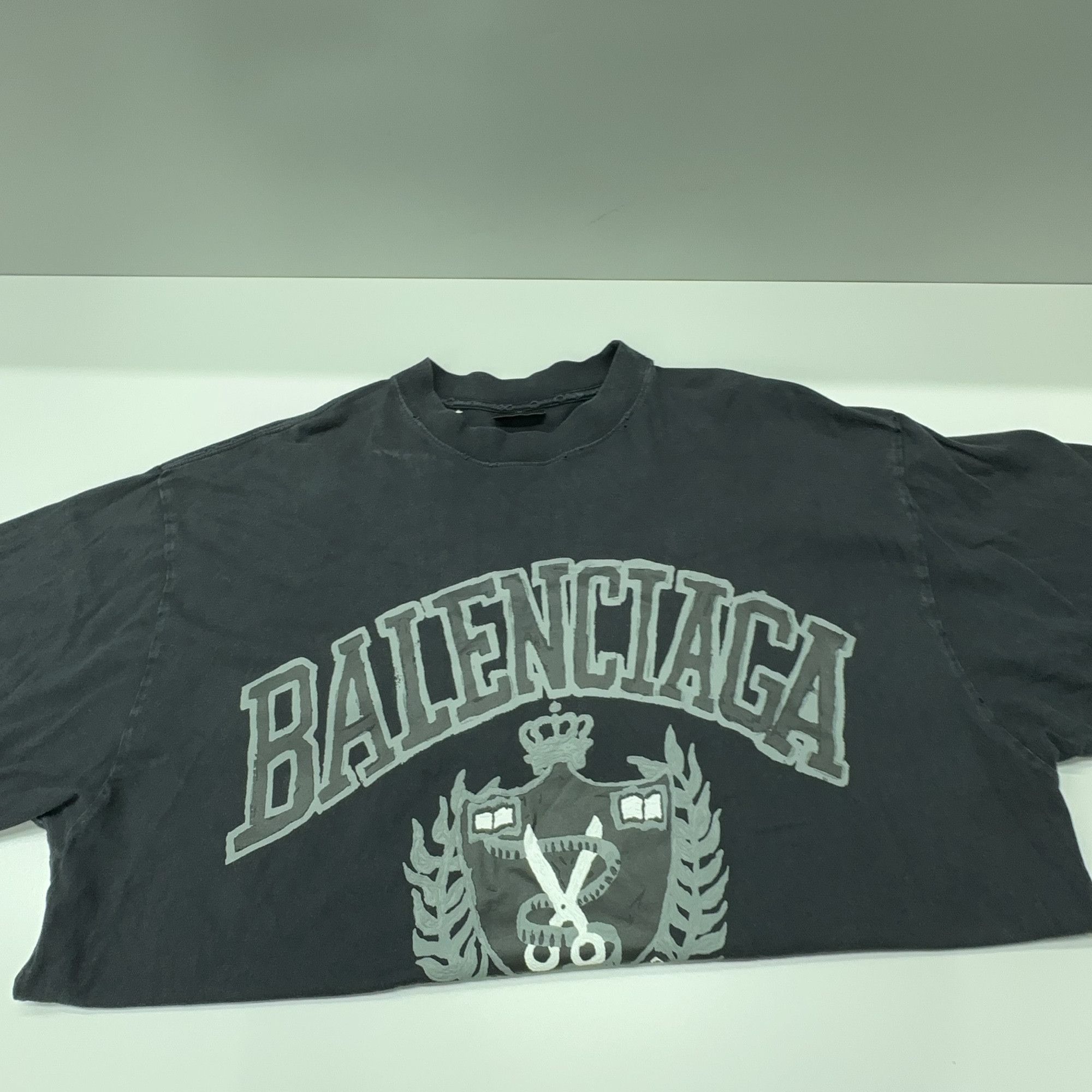Balenciaga Balenciaga Crest Logo T-Shirt Size M Size US M / EU 48-50 / 2 - 7 Thumbnail