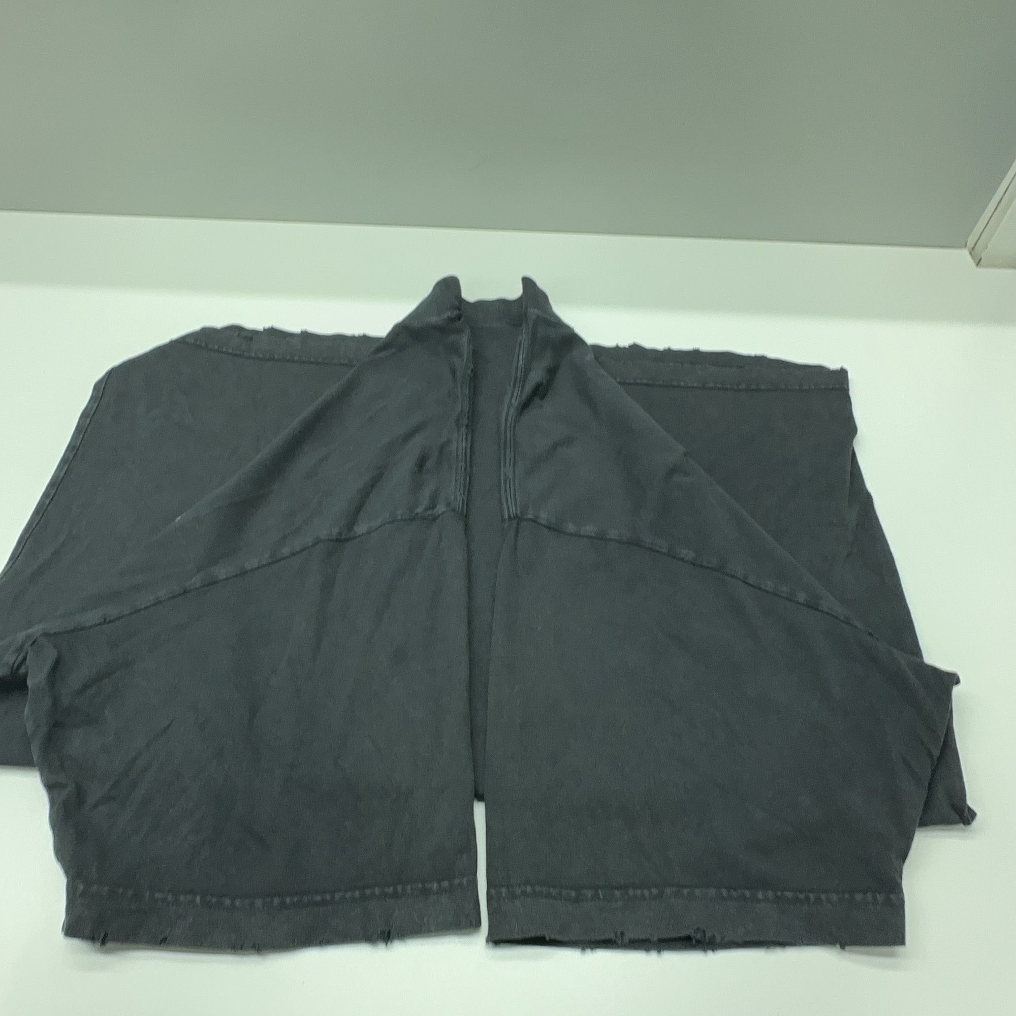Balenciaga Balenciaga Crest Logo T-Shirt Size M Size US M / EU 48-50 / 2 - 13 Thumbnail