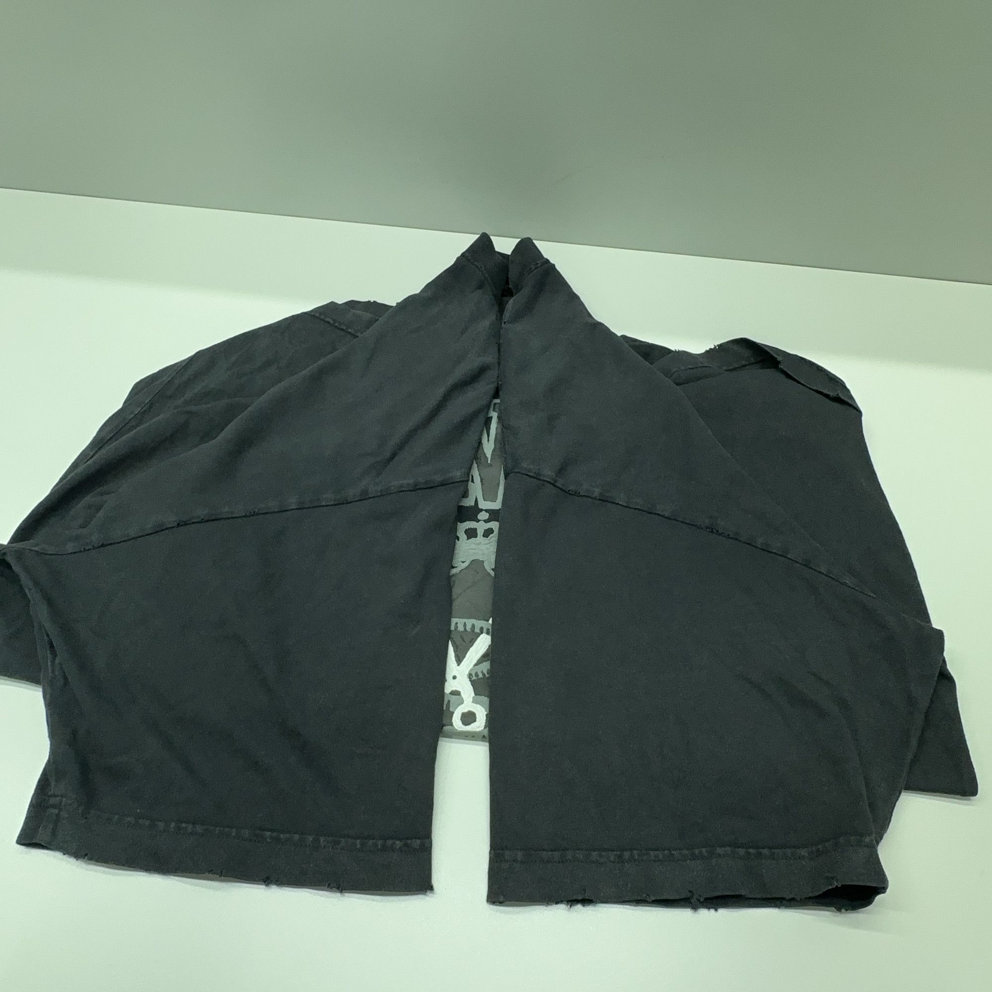 Balenciaga Balenciaga Crest Logo T-Shirt Size M Size US M / EU 48-50 / 2 - 8 Thumbnail