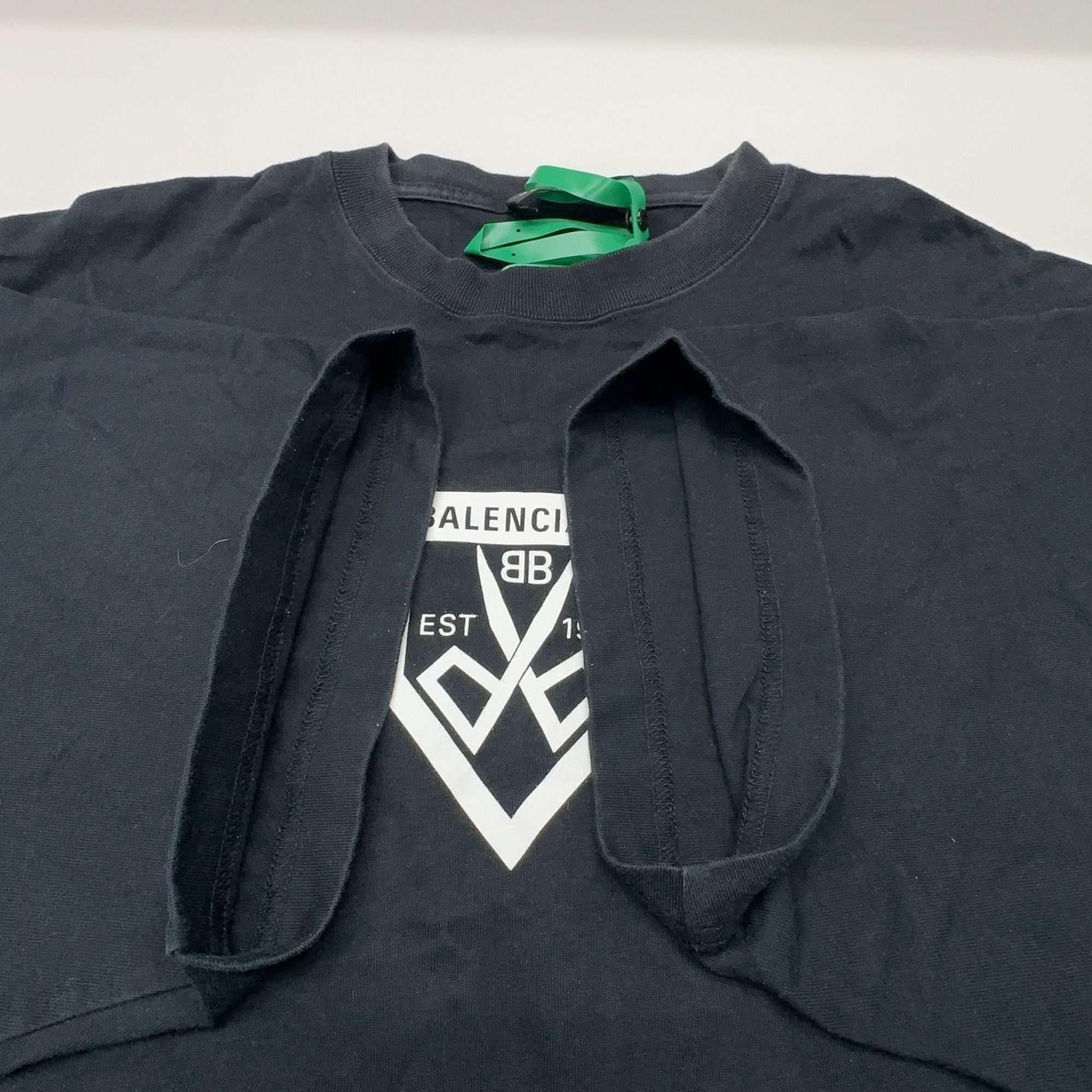 Balenciaga Balenciaga Shield Logo Print T-Shirt Size S Size US S / EU 44-46 / 1 - 11 Thumbnail
