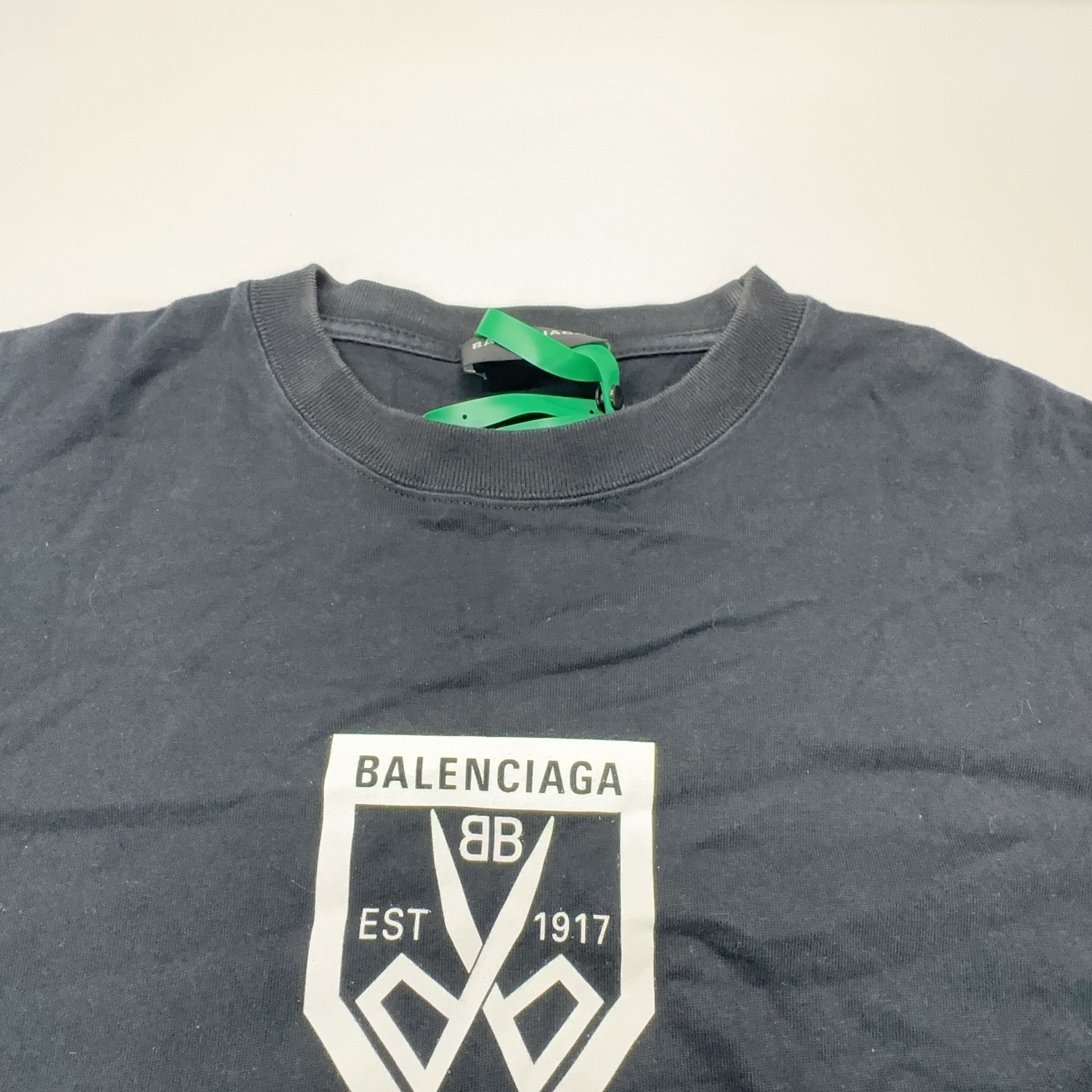 Balenciaga Balenciaga Shield Logo Print T-Shirt Size S Size US S / EU 44-46 / 1 - 6 Thumbnail