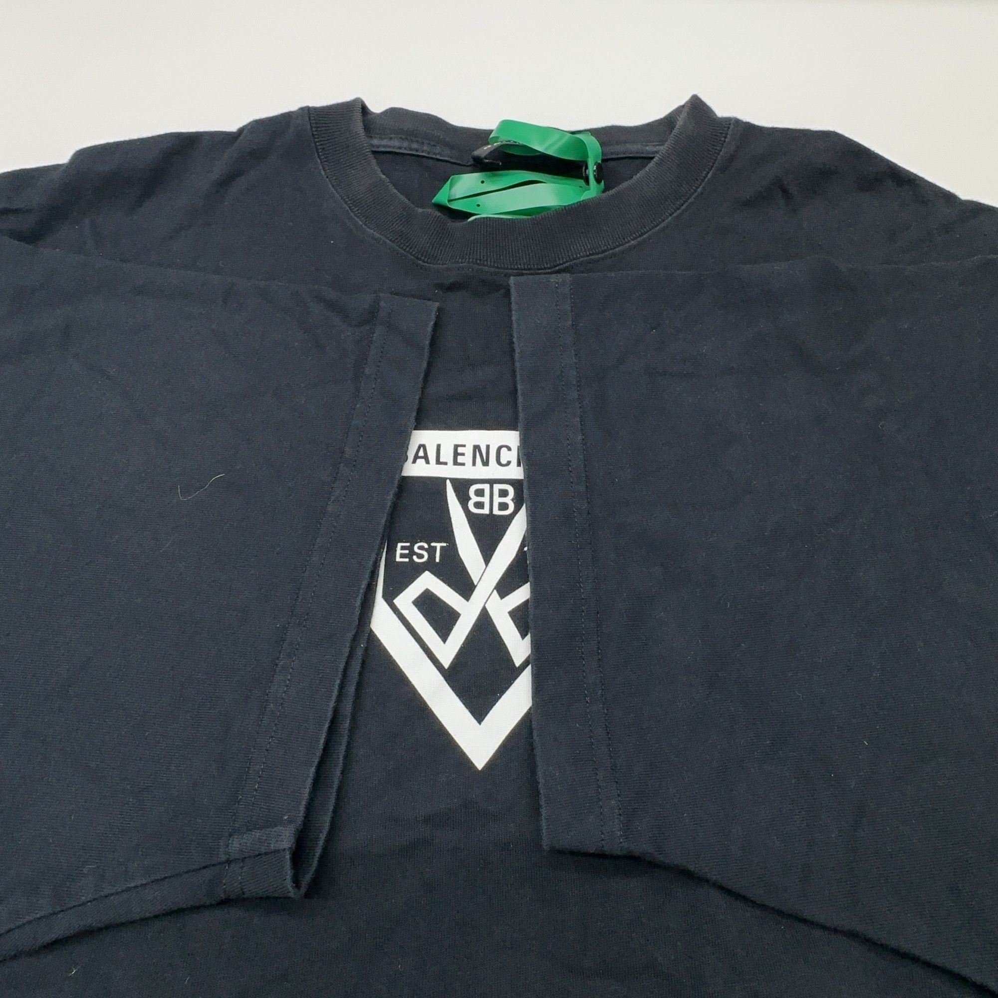 Balenciaga Balenciaga Shield Logo Print T-Shirt Size S Size US S / EU 44-46 / 1 - 10 Thumbnail