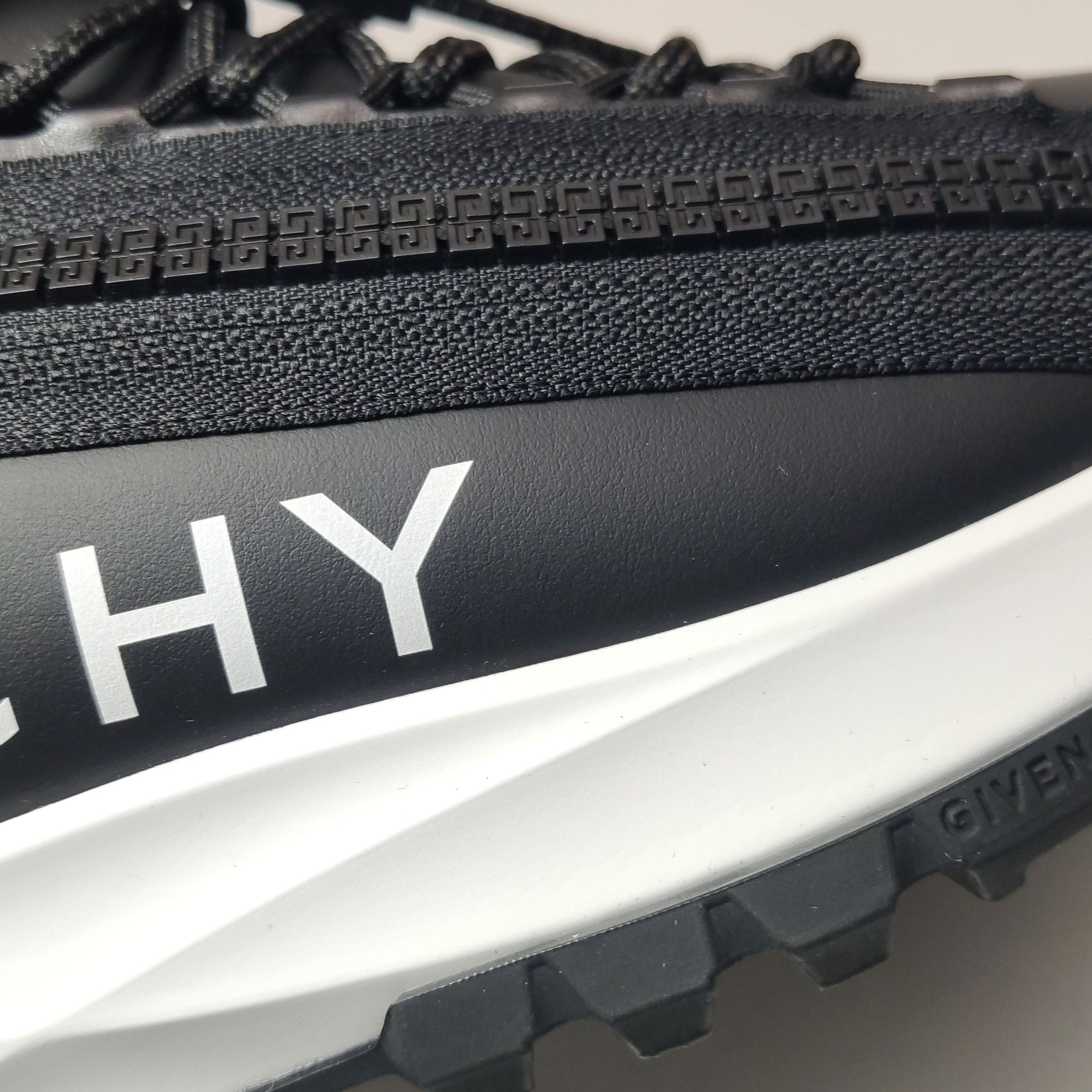 Givenchy Givenchy Men 6 Lowtop Sneakers Size US 6 / EU 39 - 7 Thumbnail