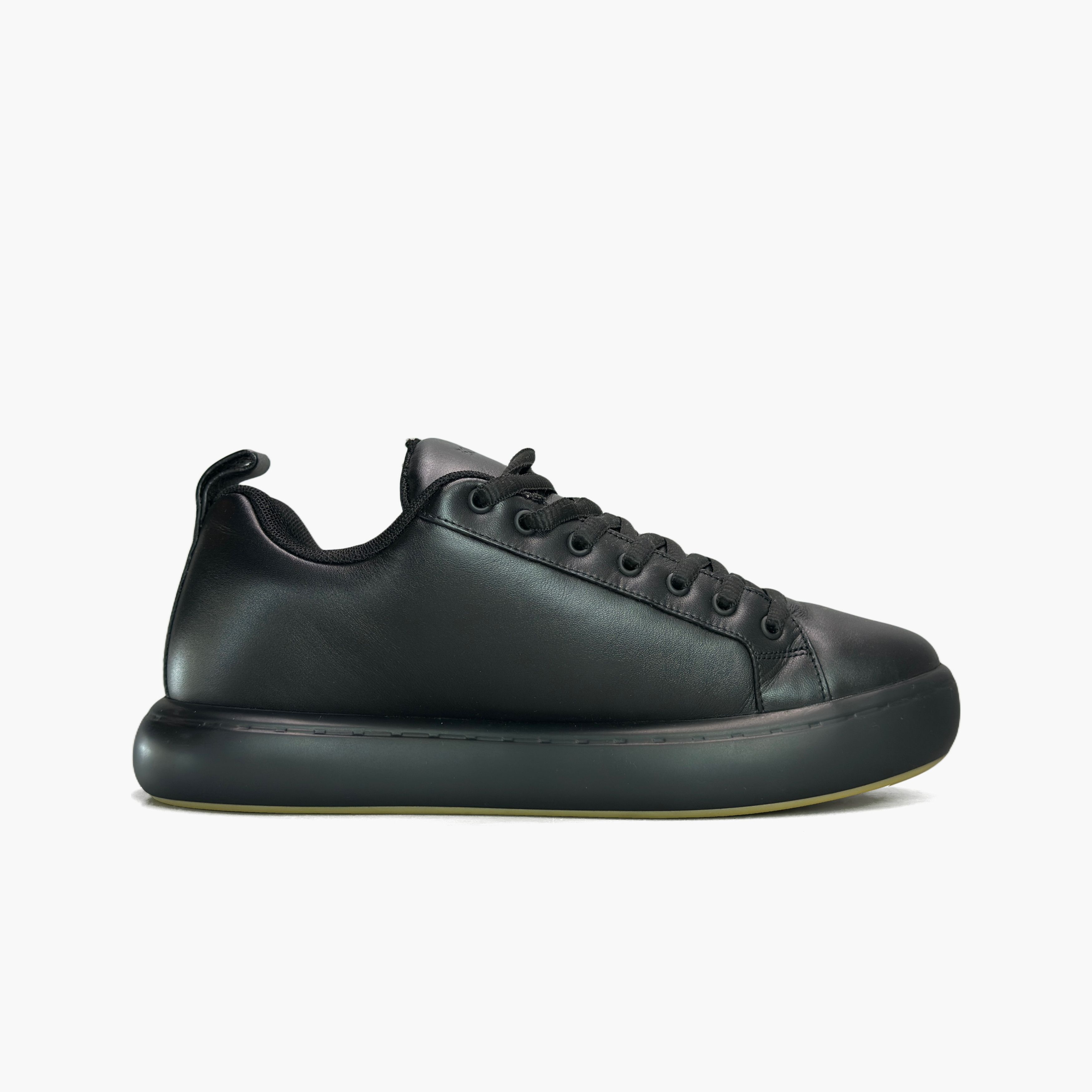 Bottega Veneta Bottega Veneta Pillow Low-Top Sneakers Size 12 Size US 12 / EU 45 - 2 Thumbnail
