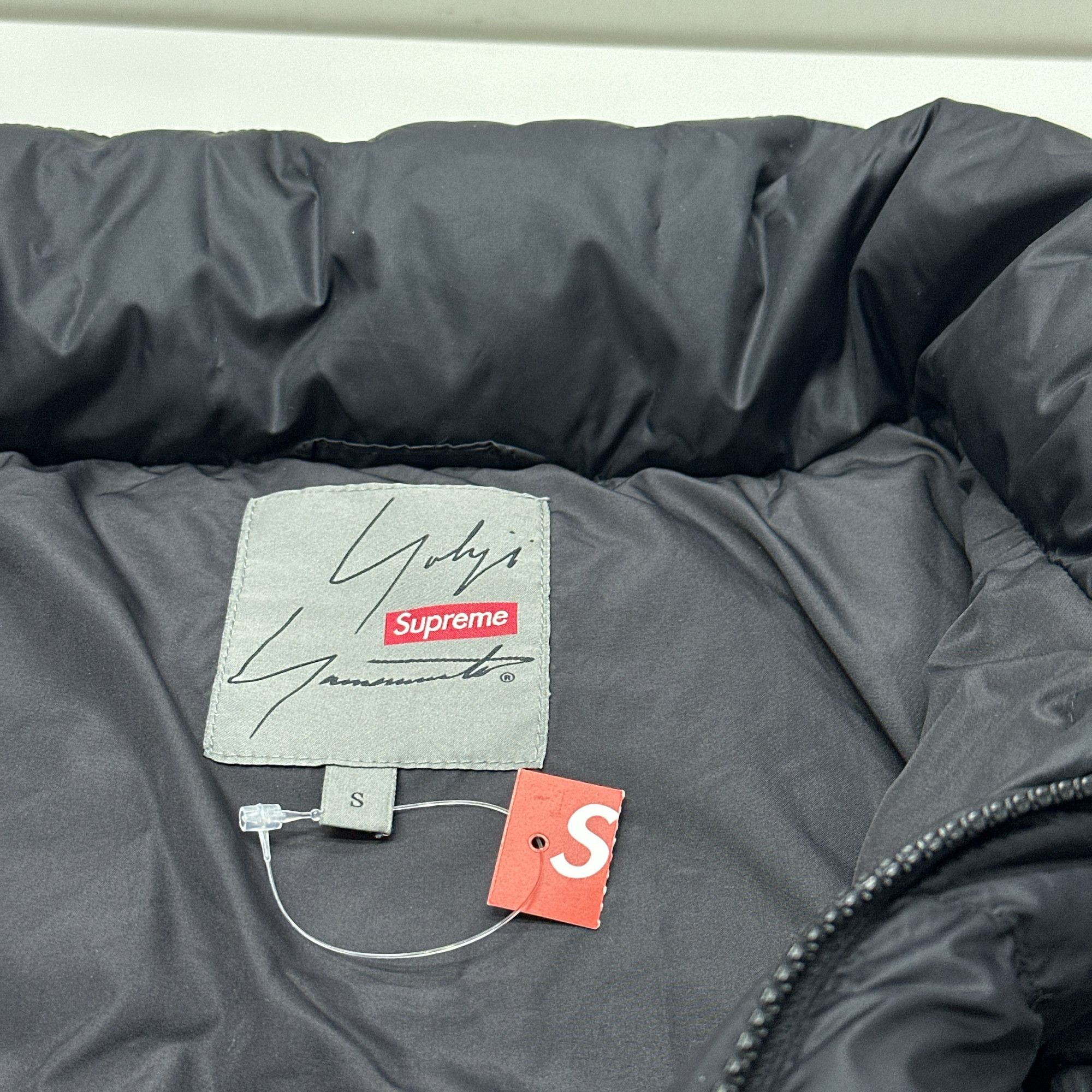 Supreme Supreme x Yohji Yamamoto Logo Puffer Jacket Size S Size US S / EU 44-46 / 1 - 2 Thumbnail