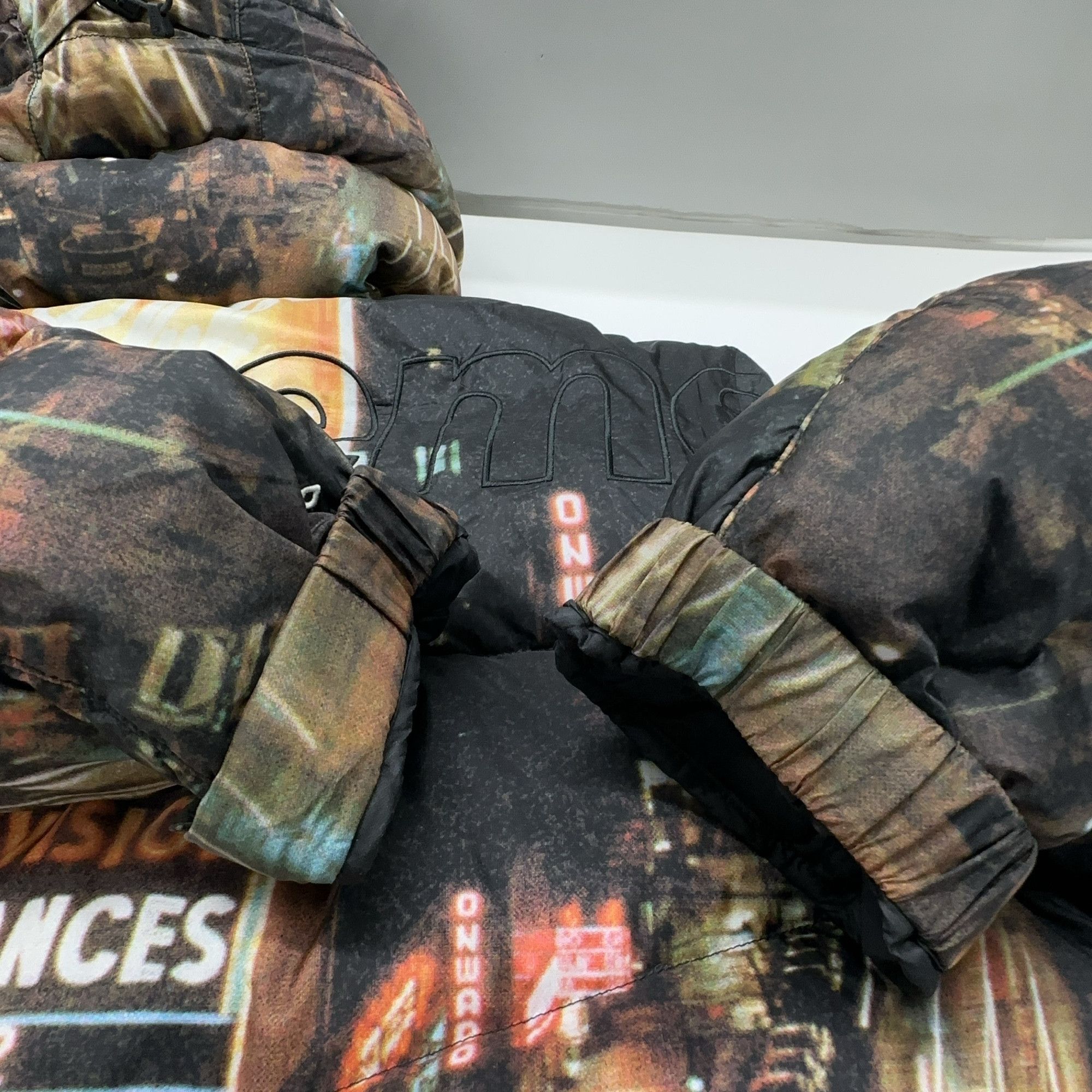 Supreme Supreme x The North Face Graphic Puffer Jacket Size L Size US L / EU 52-54 / 3 - 8 Thumbnail