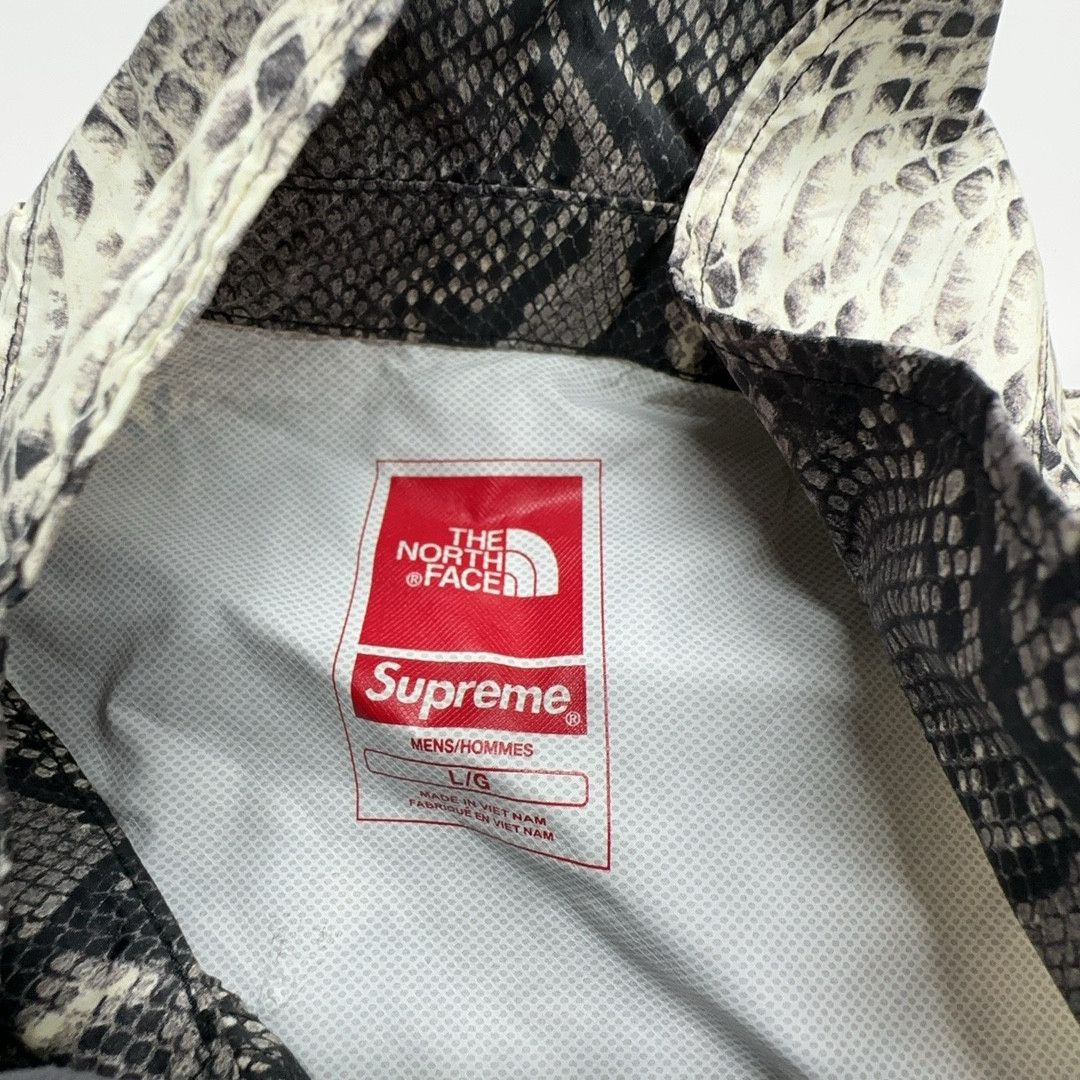 Supreme Supreme x The North Face Snakeskin Coaches Jacket Size L Size US L / EU 52-54 / 3 - 3 Thumbnail