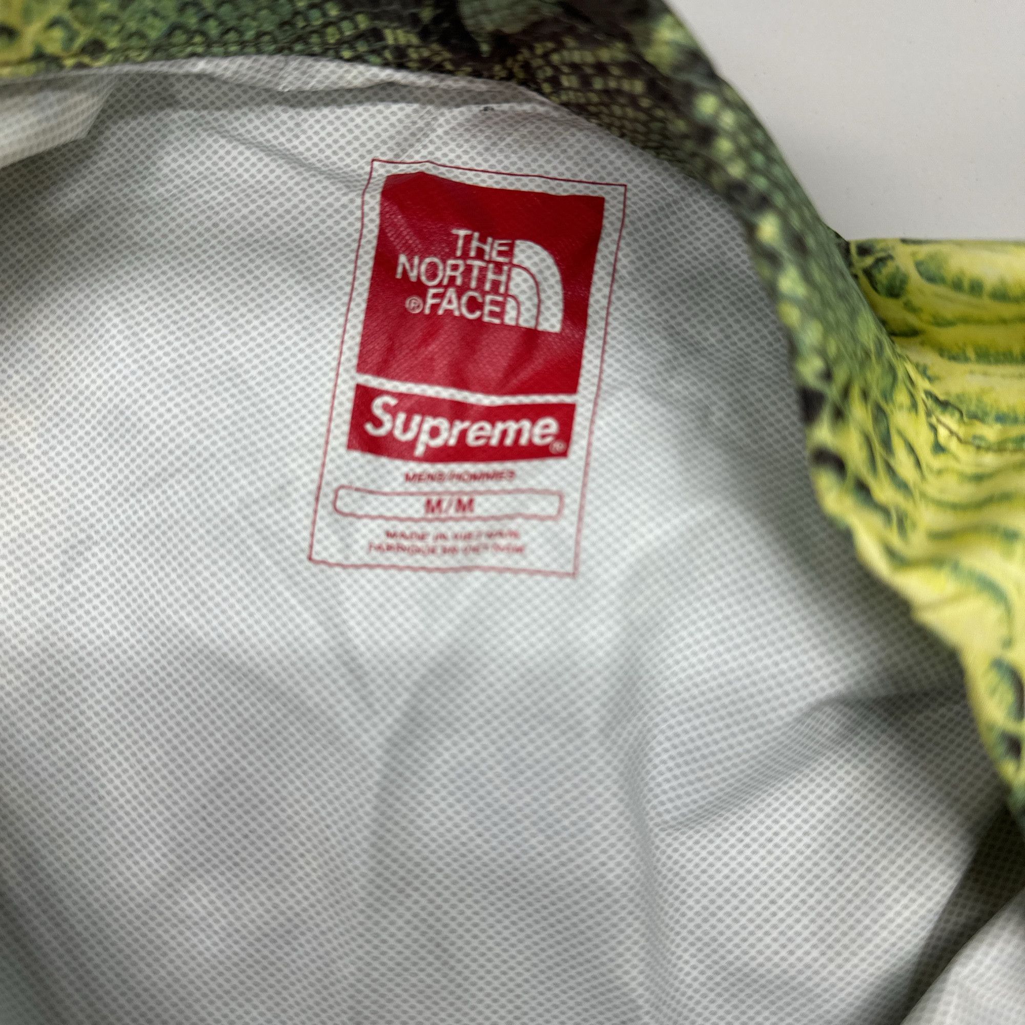 Supreme Supreme x The North Face Snakeskin Coaches Jacket Size M Size US M / EU 48-50 / 2 - 3 Thumbnail