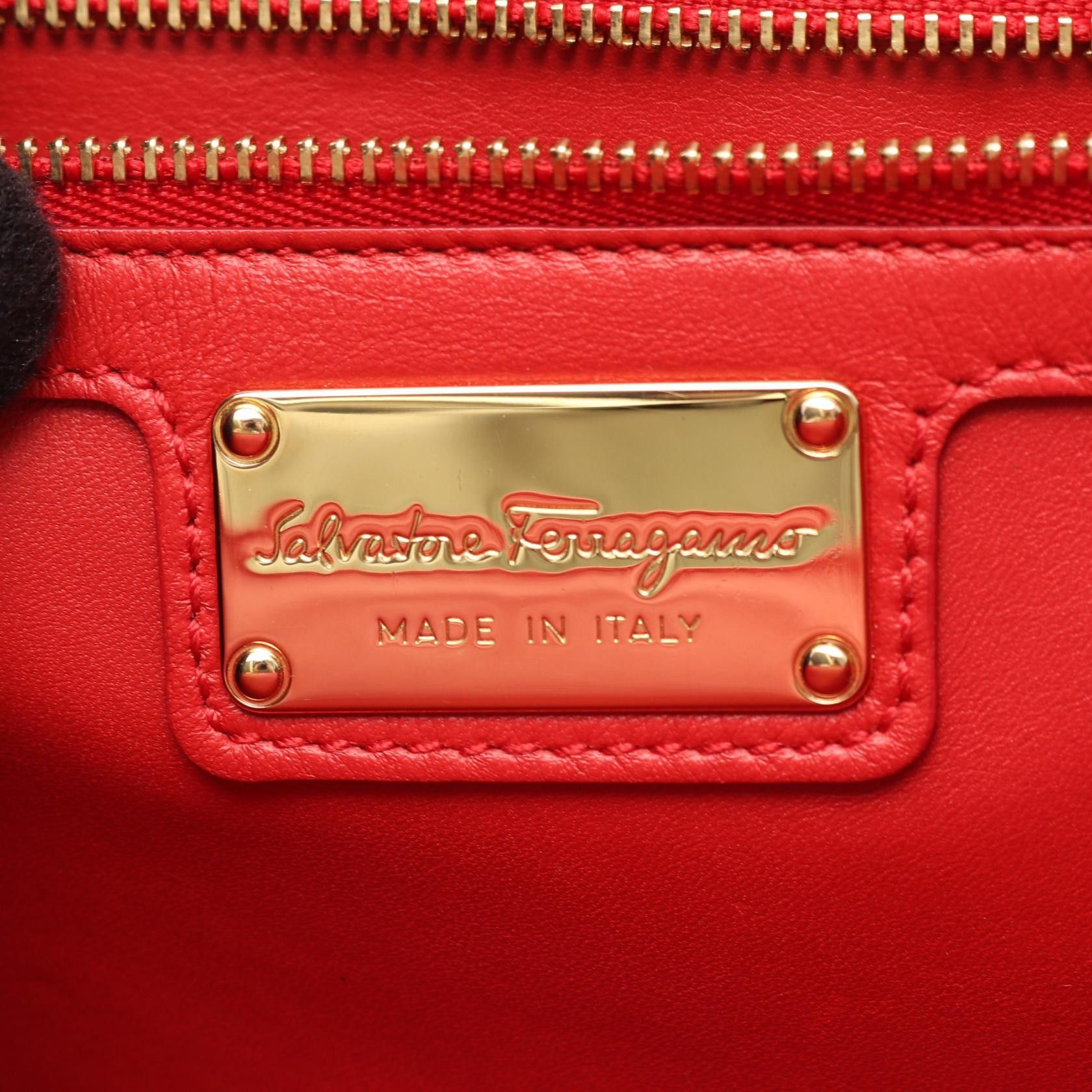 Salvatore Ferragamo Salvatore Ferragamo Salvatore Ferragamo Vara Ribbon Leather Shoulder Bag Leather Shoulder Bag 21G462 DUTY FREE for USA Size ONE SIZE - 4 Thumbnail