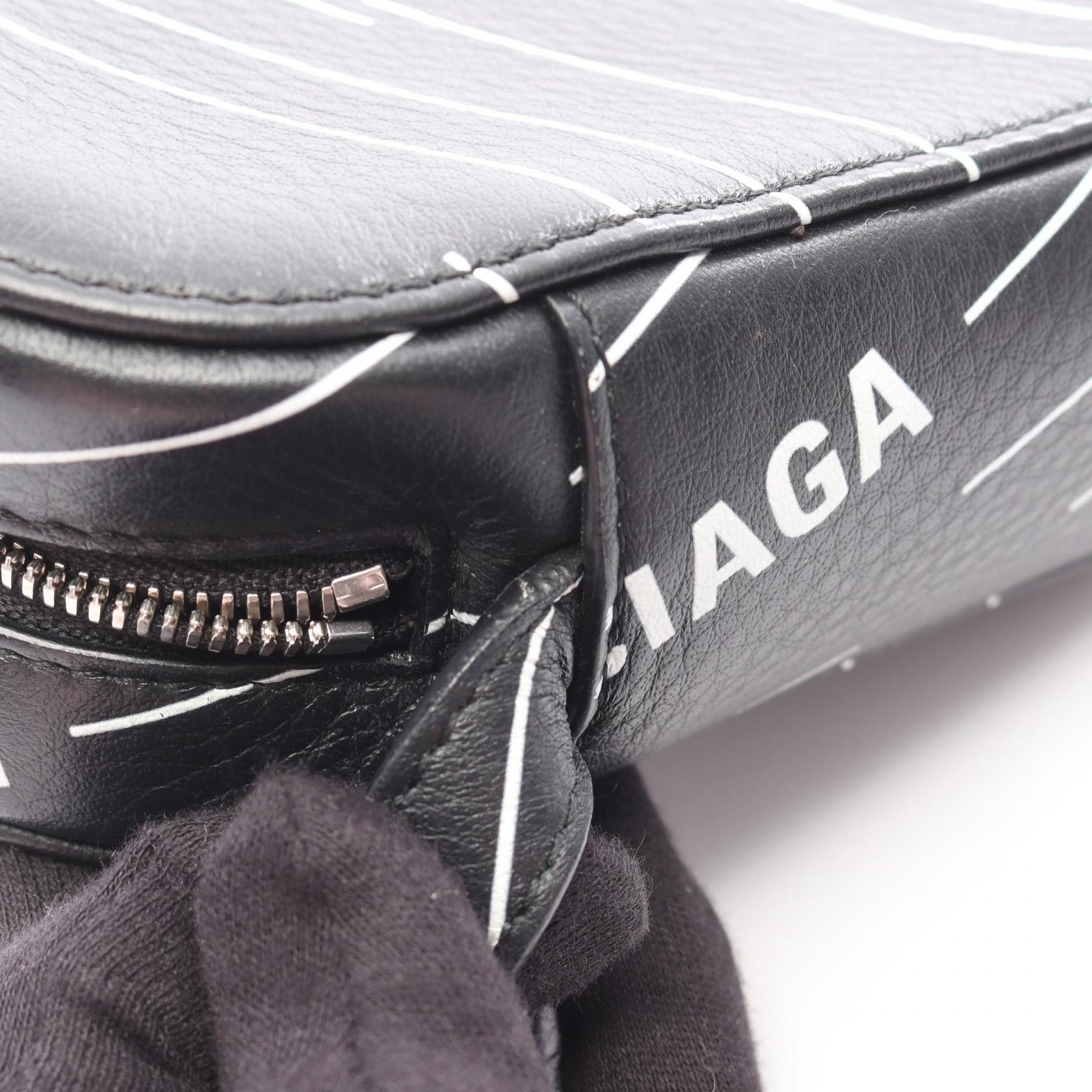 Balenciaga Balenciaga Balenciaga EVERYDAY CAMERA BAG S Leather Shoulder Bag Leather Shoulder Bag 552370 DUTY FREE for USA Size ONE SIZE - 10 Thumbnail