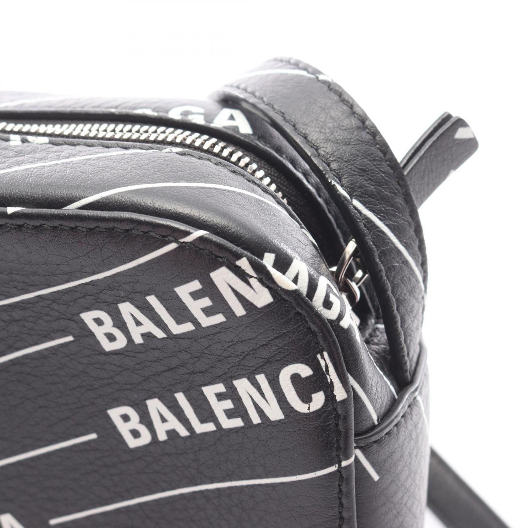 Balenciaga Balenciaga Balenciaga EVERYDAY CAMERA BAG S Leather Shoulder Bag Leather Shoulder Bag 552370 DUTY FREE for USA Size ONE SIZE - 9 Thumbnail