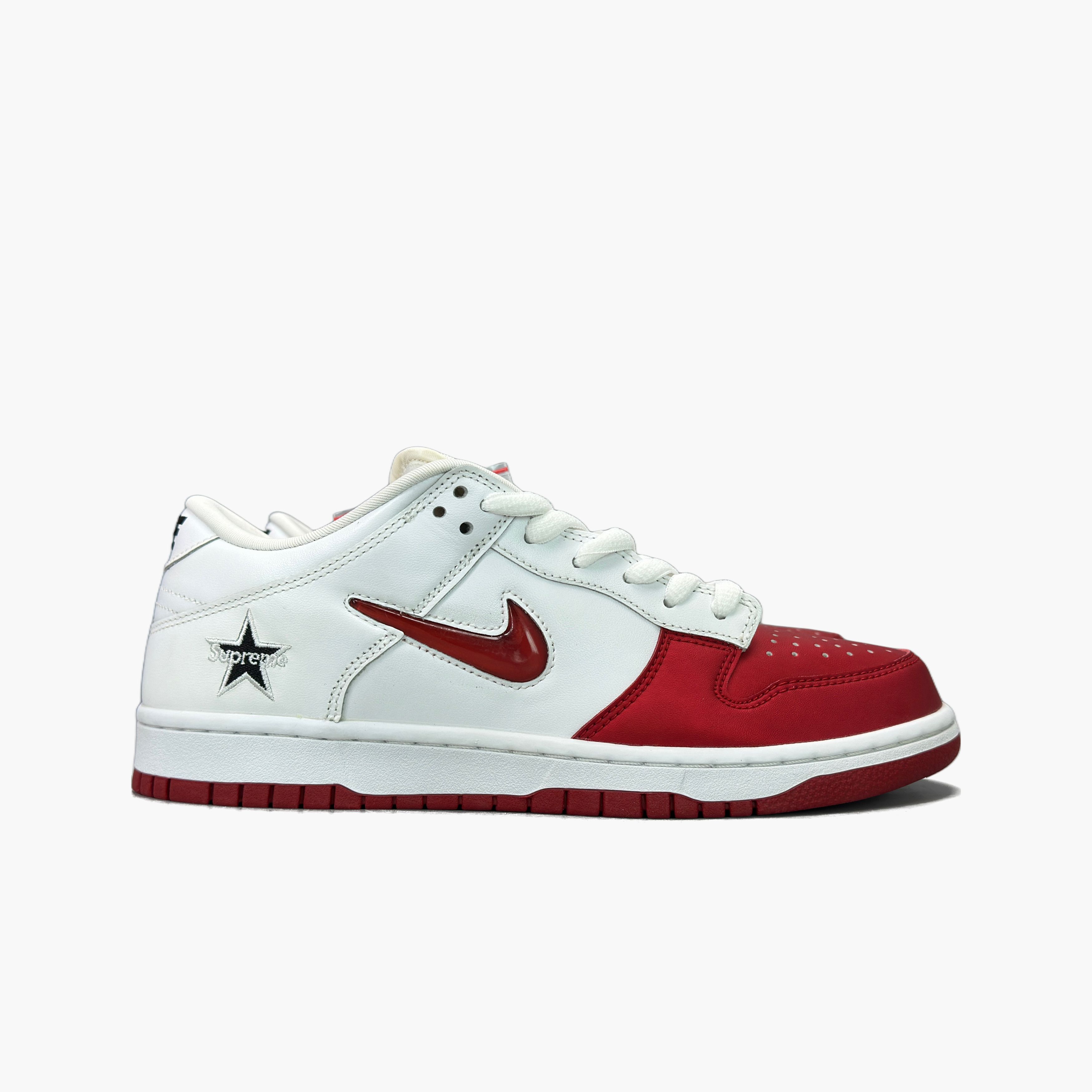 Nike Supreme x Nike Dunk SB Low Red Size 9.5 Size US 9.5 / EU 42-43 - 4 Thumbnail